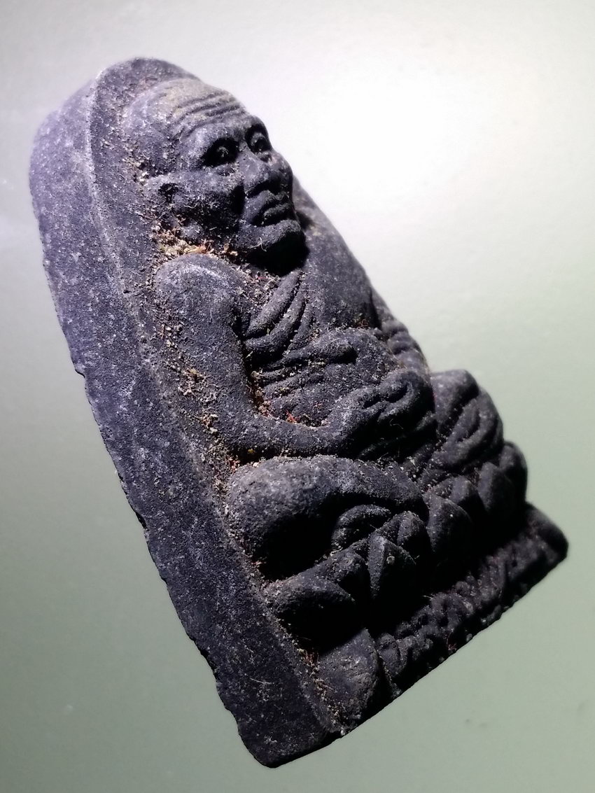 รหัสสินค้า หลวงปู่ทวด วัดต่างๆ 528 หลวงปู่ทวด วัดช้างให้ จังหวัดปัตตานี รุ่นมหาราช สร้างปี 2538 ที่ระลึกเฉลิมพระเกียรติครองราชย์ 50 พรรษาในหลวงรัชกาลที่ 9 พระรายการนี้ให้เช่าบูชาแล้ว