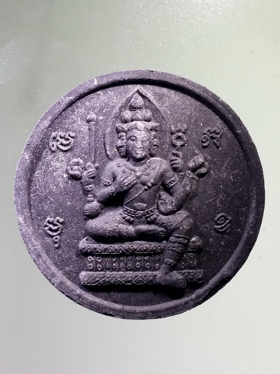 รหัสสินค้า จตุคามรามเทพ 935 พระเทวราชโพธิสัตว์จตุคามรามเทพ - พระพรหม เนื้อว่านดำ ฝังเเร่มวลสาร รุ่นสินทรัพย์มั่นคง มหาพิธีพุทธา เทวาภิเษก วัดกุฎีทอง อำเภอพรหมบุรี จังหวัดสิงห์บุรี ปี 2550 ไม่มีกล่อง พระรายการนี้ให้เช่าบูชาแล้ว