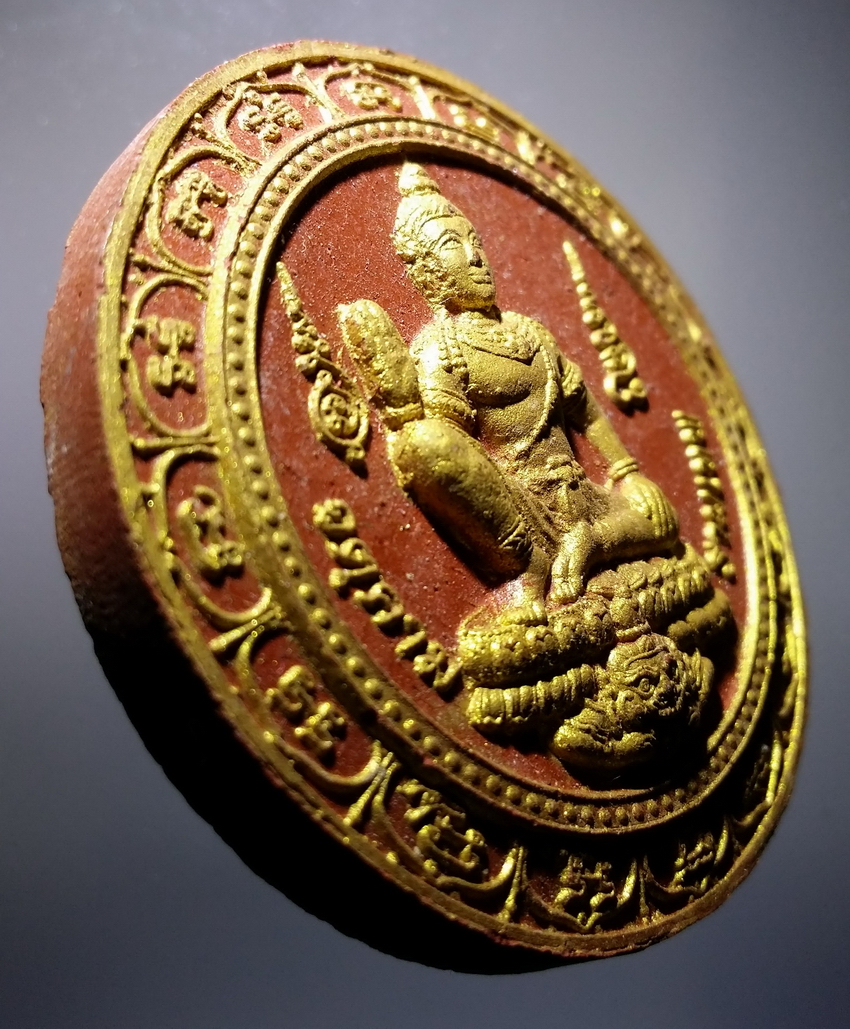 รหัสสินค้า จตุคามรามเทพ 148 ท้าวจตุคามรามเทพ เนื้อว่านแดงทาทองบรอนซ์ หลังพระยาพิชัยดาบหัก ไม่ทราบรุ่น จตุคามรามเทพ รายการนี้ให้เช่าบูชาแล้ว