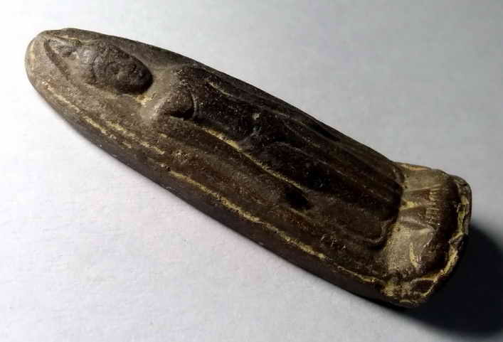 รหัสสินค้า พระกรุ 018 พระเนื้อดินปางเปิดโลก ไม่ทราบกรุ ว่าจะเป็นทางกำแพงเพชร หรือ ทางสุโขทัย พระมีขนาดกว้าง 1.87 cm ความสูง 5.07 cm