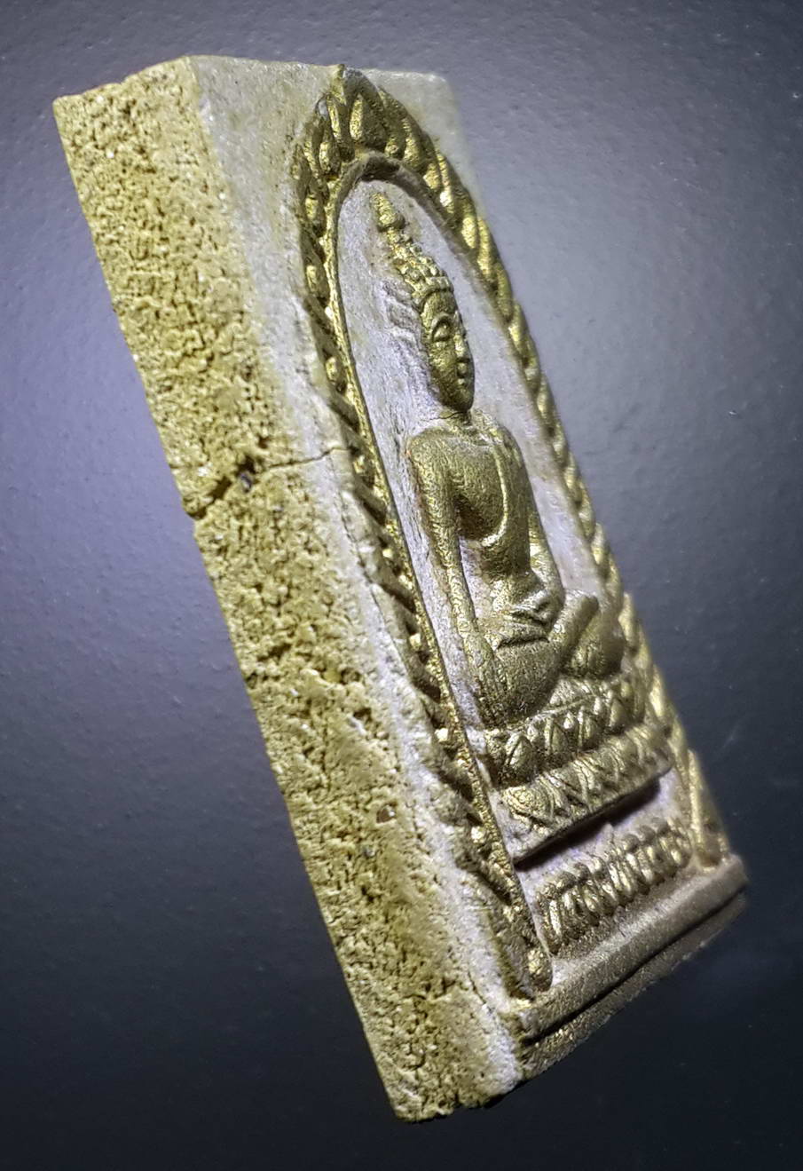 รหัสสินค้า พระมีกล่อง 301 หลวงพ่อลอย เนื้อผงทาทองบรอนซ์ กล่องเดิม