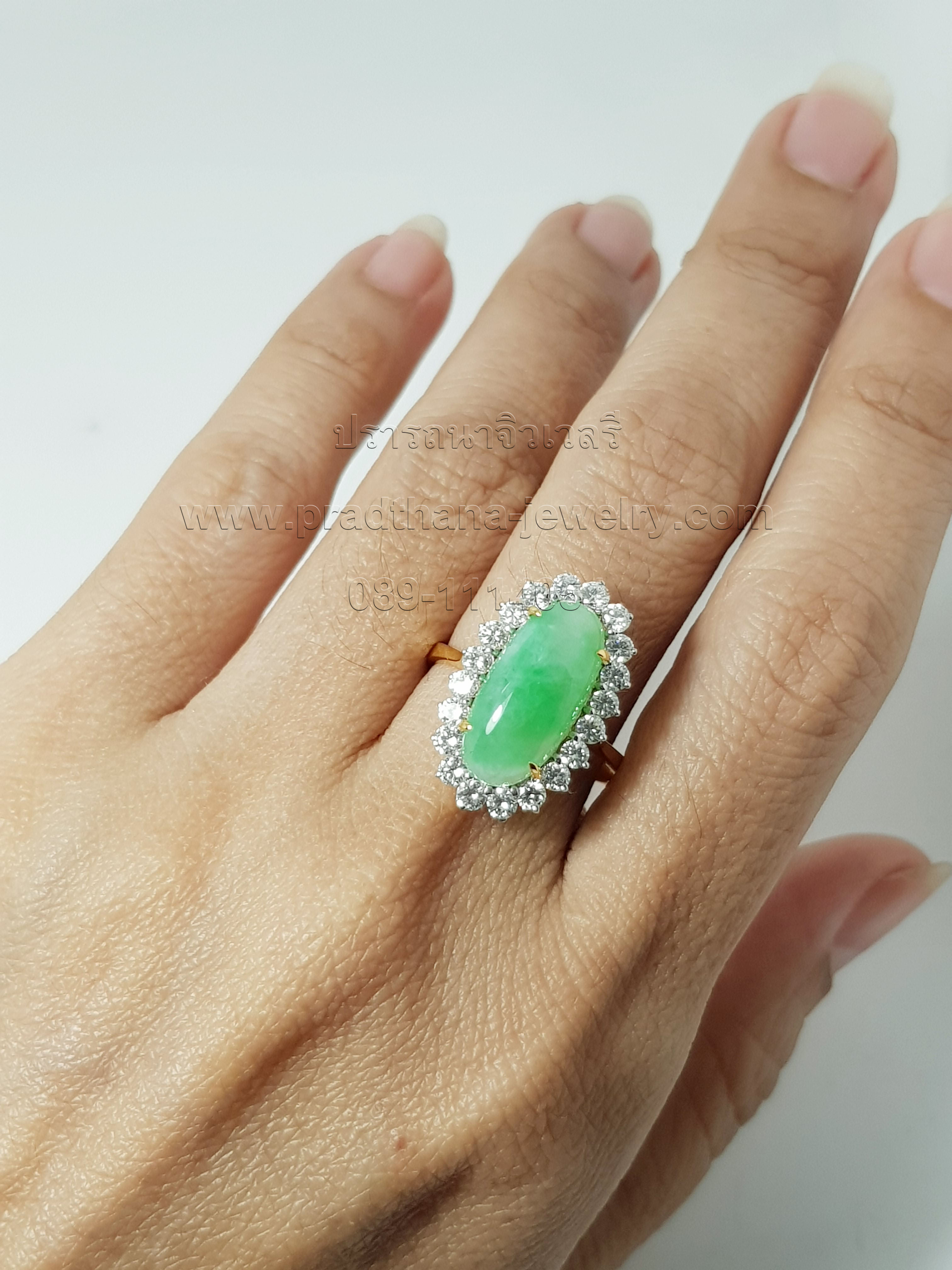 แหวนหยกล้อมเพชร