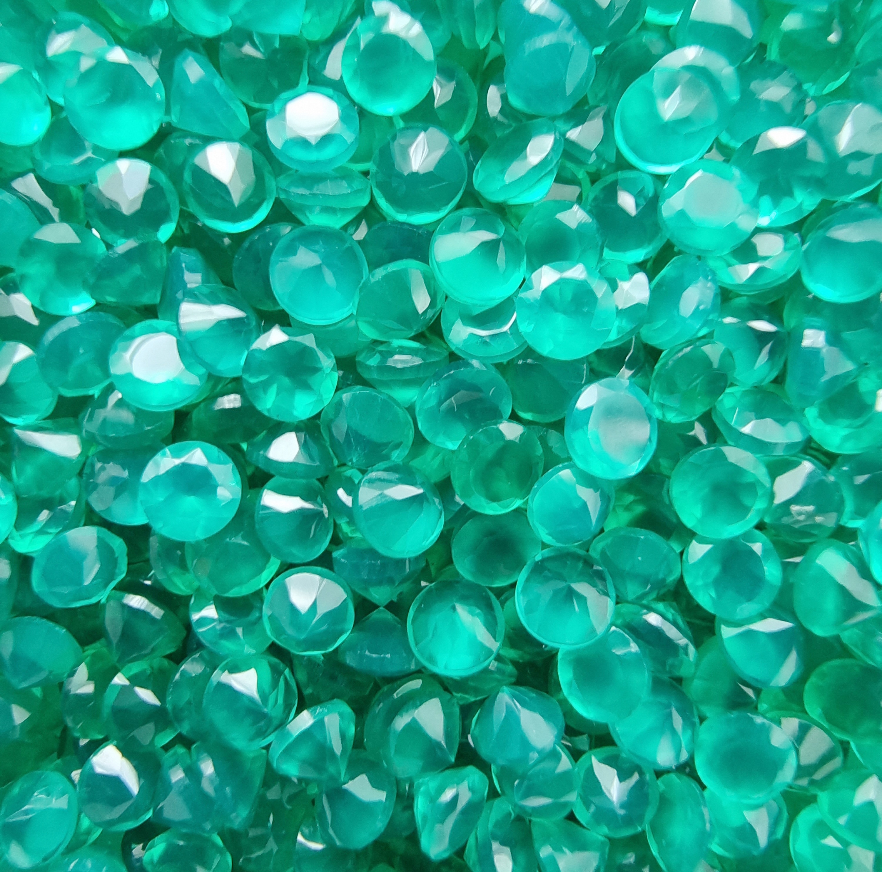 พลอยโมรากลมเจียรเหลี่ยม 2.5 มม 5 กะรัต