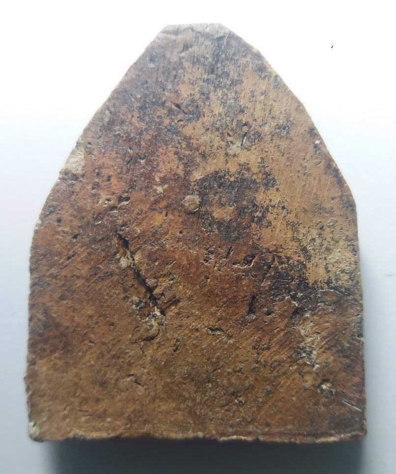 รหัสสินค้า พระกรุ 031 พระนารายณ์ทรงปืน พิมพ์เล็ก เนื้อดิน กรุวัดพระศรีรัตนมหาธาตุ จ.ลพบุรี