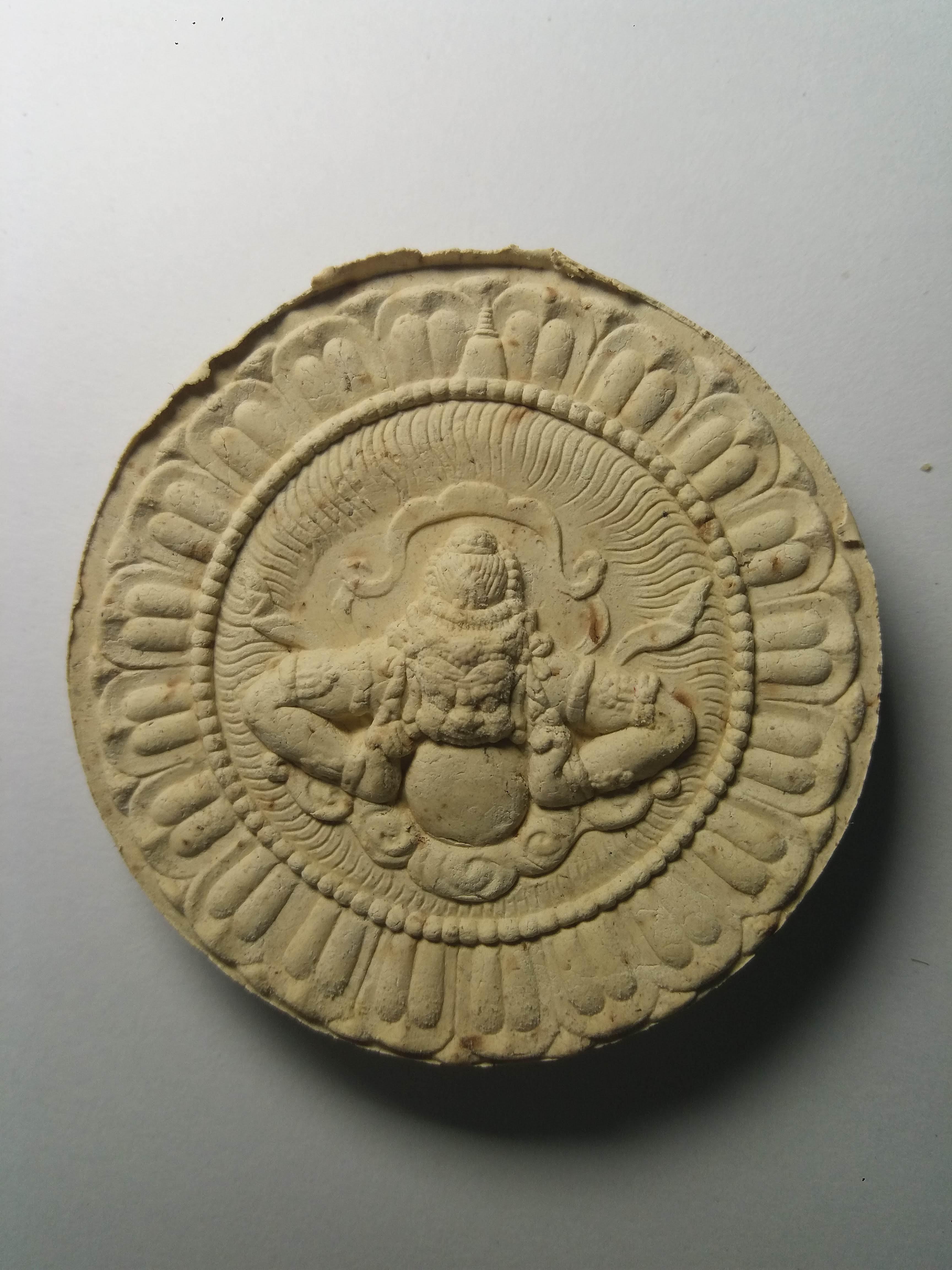 รหัสสินค้า จตุคามรามเทพ 049 จตุคามรามเทพ รุ่นมหาปาฏิหาริย์มั่งมีทรัพย์ เนื้อว่านขาว ขนาด 5.6 cm