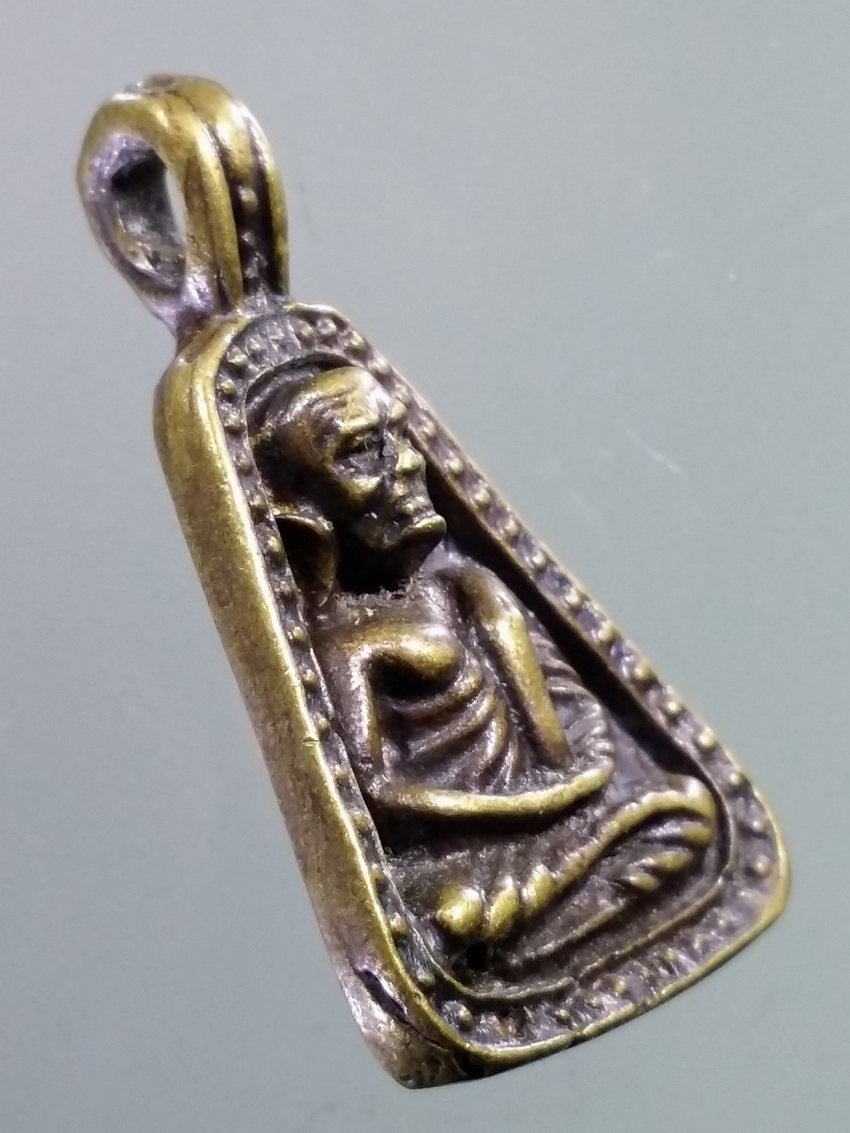 รหัสสินค้า เหรียญคณาจารย์ 7211 เหรียญหล่อ จอบใหญ่ หลวงพ่อเงิน วัดบางคลาน จังหวัดพิจิตร สร้างปี 2535 พระรายการนี้ให้เช่าบูชาแล้ว