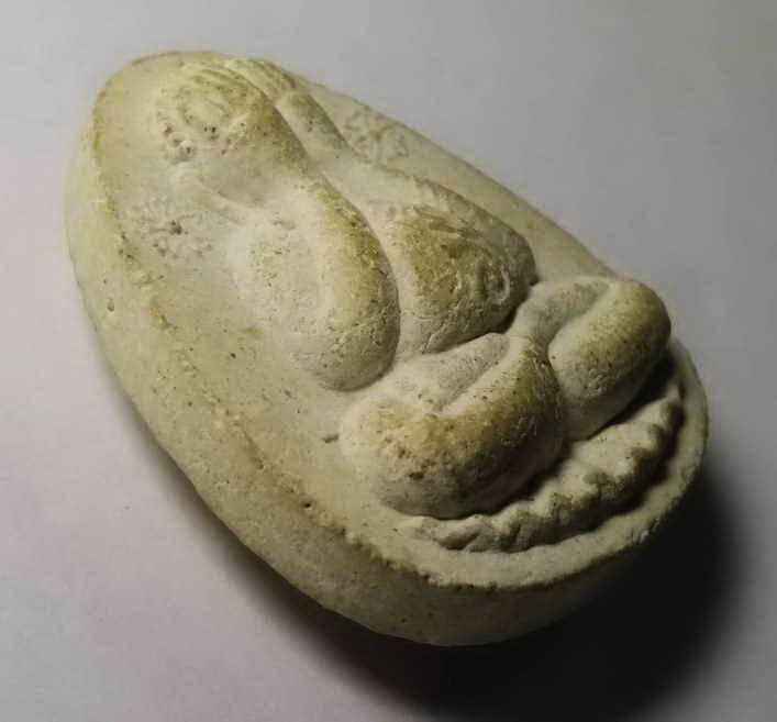 รหัสสินค้า พระปิดตา ทั่วไป 012 พระปิดตาเนื้อผง มังกุร ไม่ทราบที่