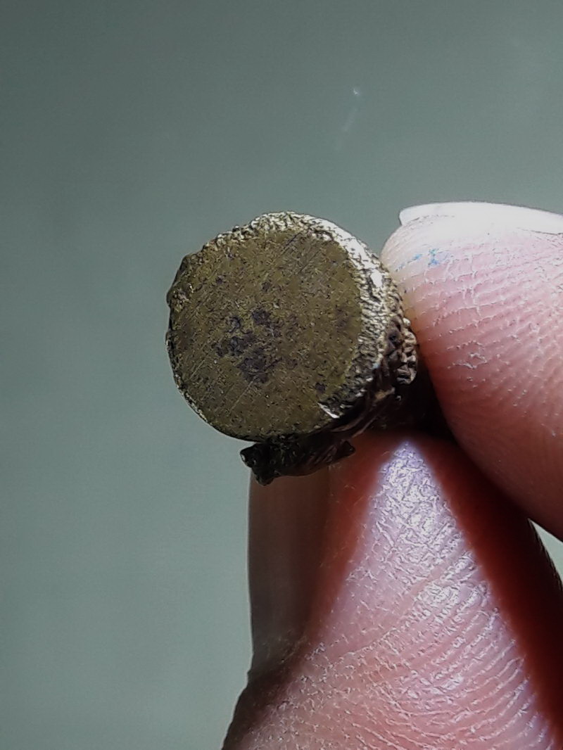 Antig FB 12769 รูปหล่อพระโพธิสัตว์เจ้าแม่กวนอิม ปางขี่มังกร ประพรมน้ำมนต์ องค์เล็ก เนื้อทองสตางค์ ไม่ทราบสำนัก งานเก่าน่าสะสม