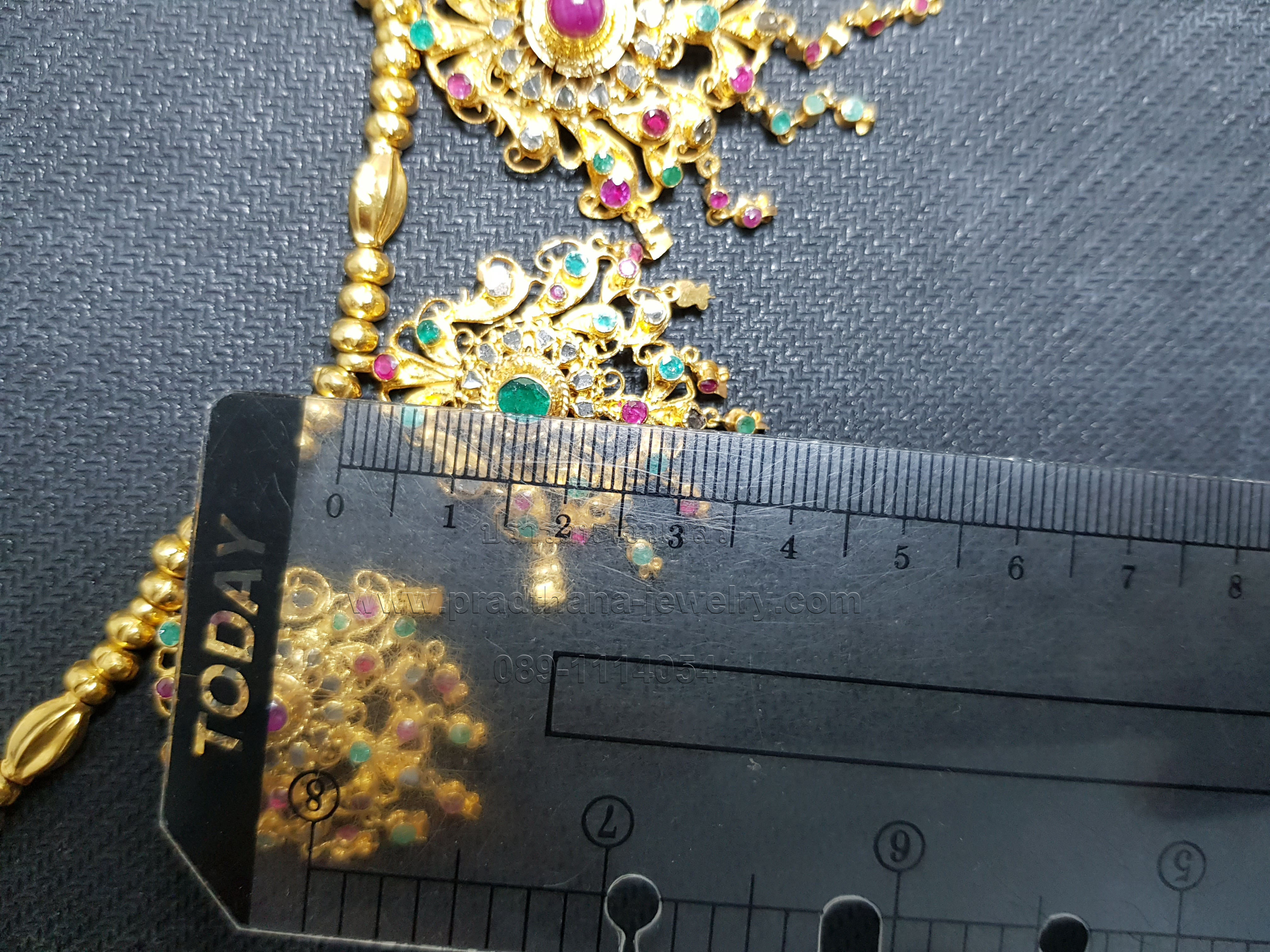 สร้อยคออุบะห้าช่อสามสี