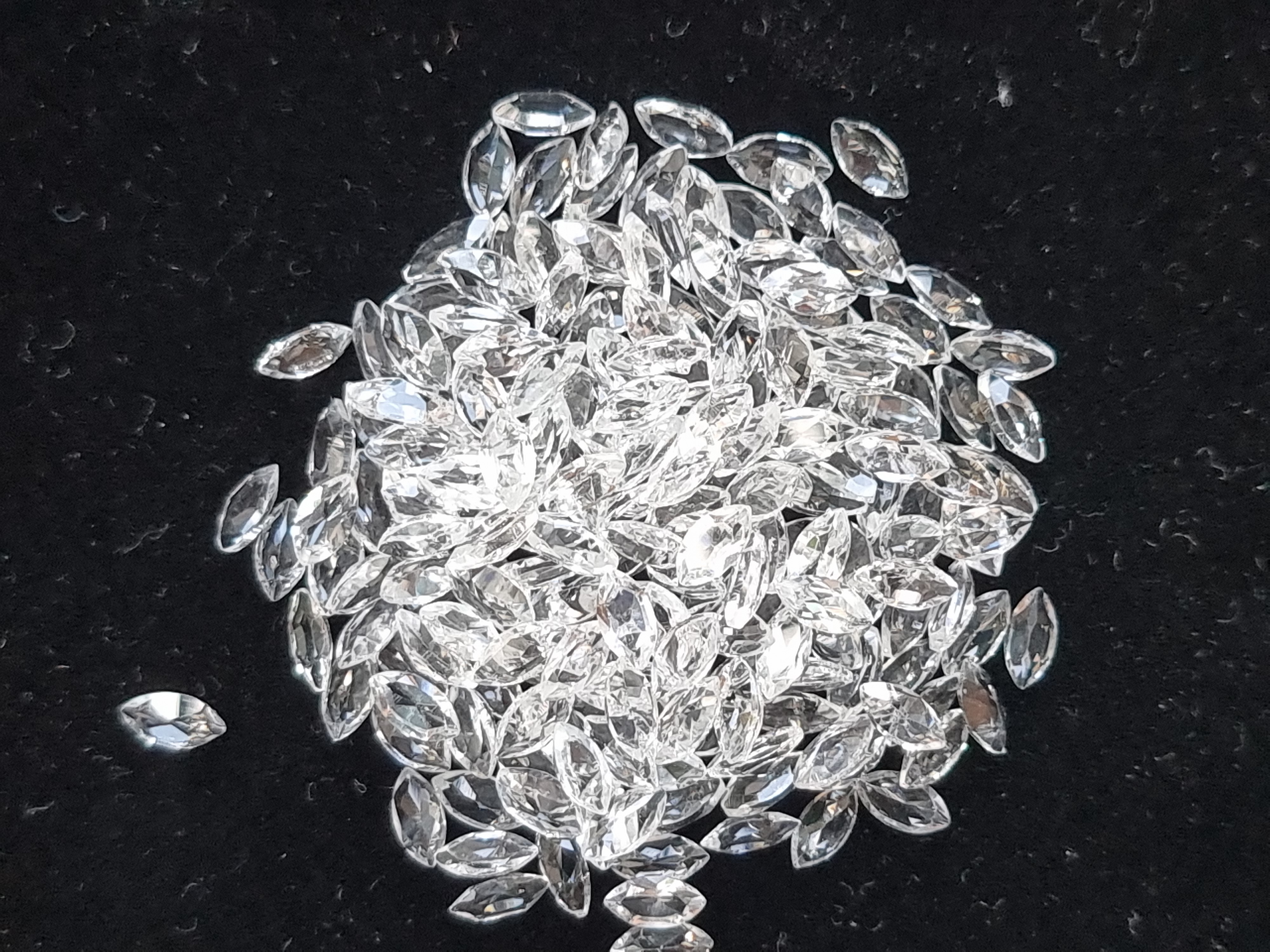 ไวท์โทปาสมาคี 2.5x5 mm. 5 กะรัต