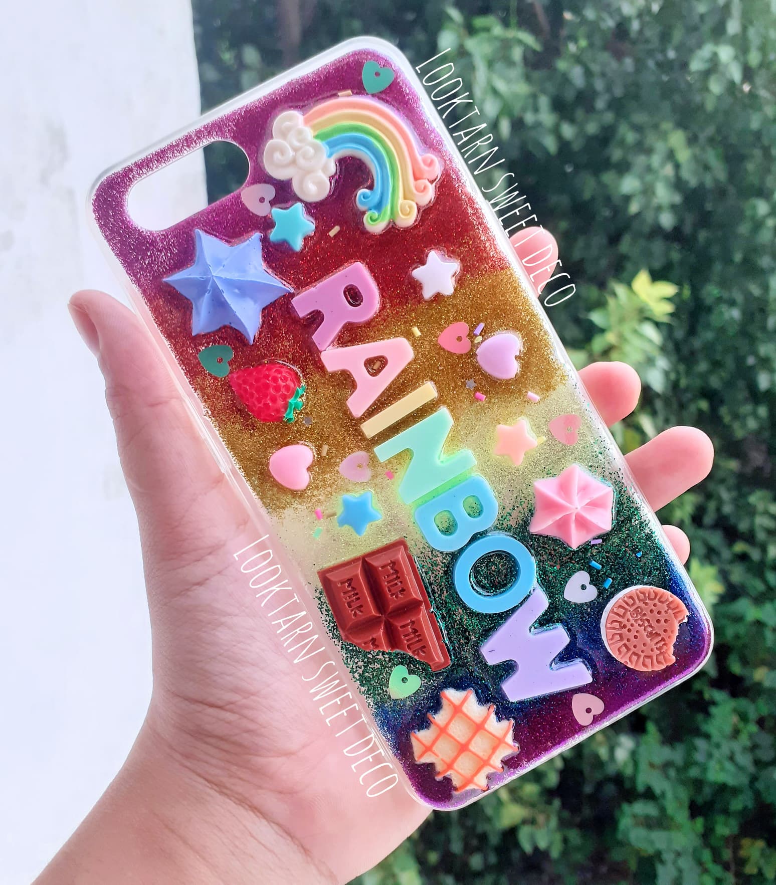 เคสเรซิ่นสั่งทำกากเพชรสีรุ้งอักษรคละสีพาสเทล