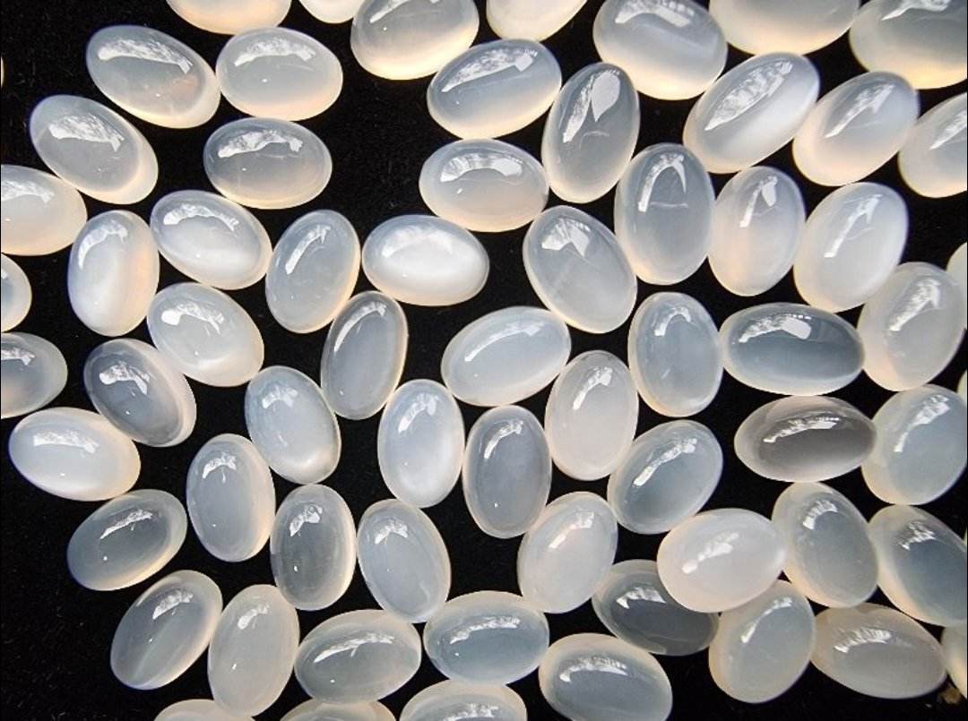 มูนสโตนไข่หลังเบี้ย 6x4 mm. 5 กะรัต