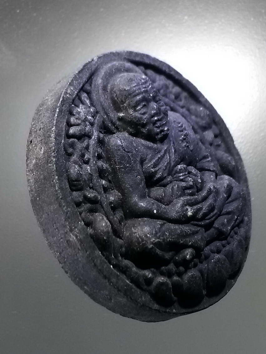 รหัสสินค้า หลวงปู่ทวด วัดต่างๆ 500 หลวงปู่ทวด เนื้อผงใบลานพิมพ์จันทร์ลอย หลังยันต์นะเฉลียวเพชร ไม่ทราบวัดที่สร้าง