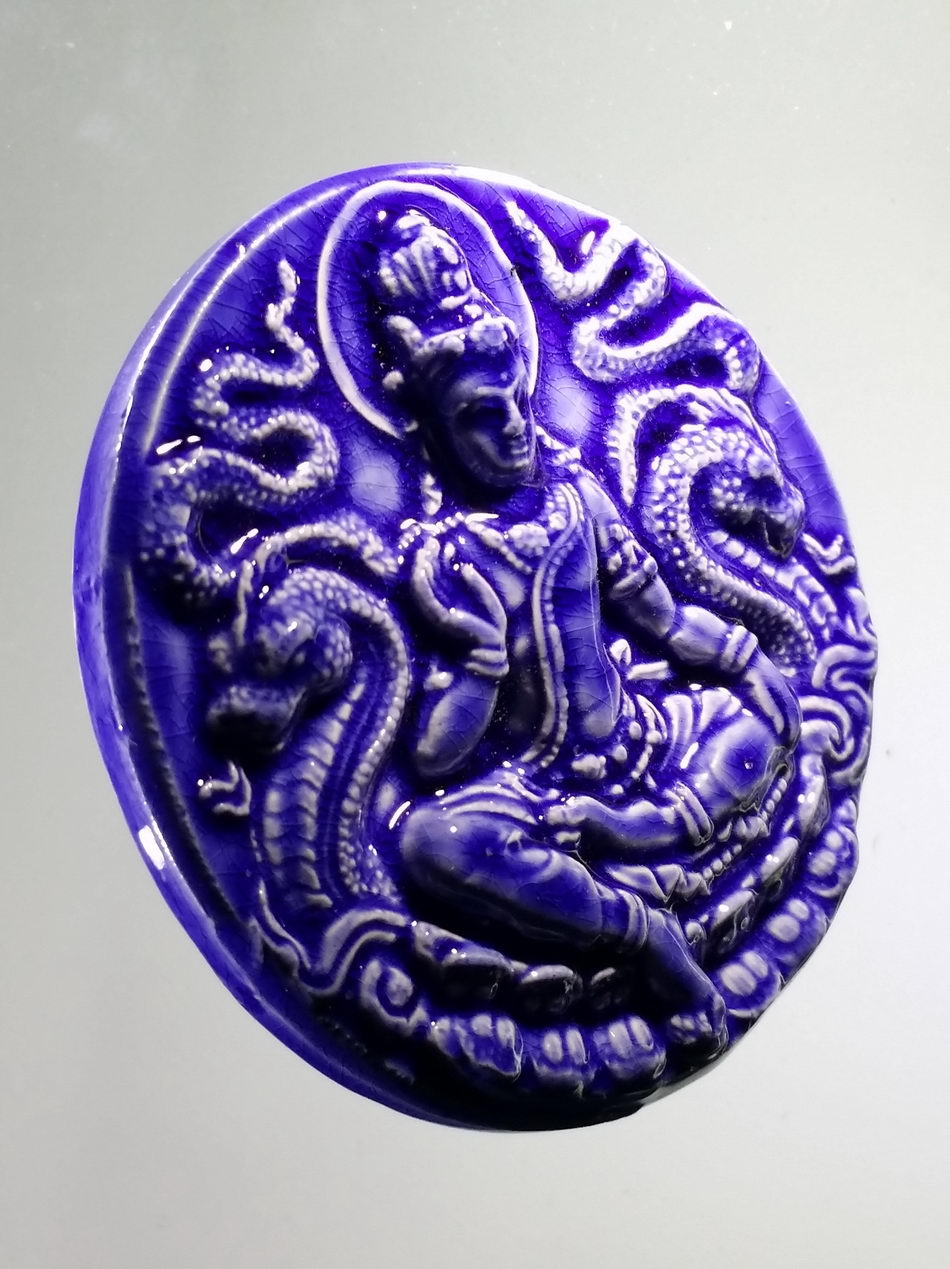 รหัสสินค้า จตุคามรามเทพ 828 จตุคามรามเทพ รุ่นเงินทองเพิ่มพูน เนื้อกระเบื้องเคลือบสีน้ำเงิน ขนาด 5 cm