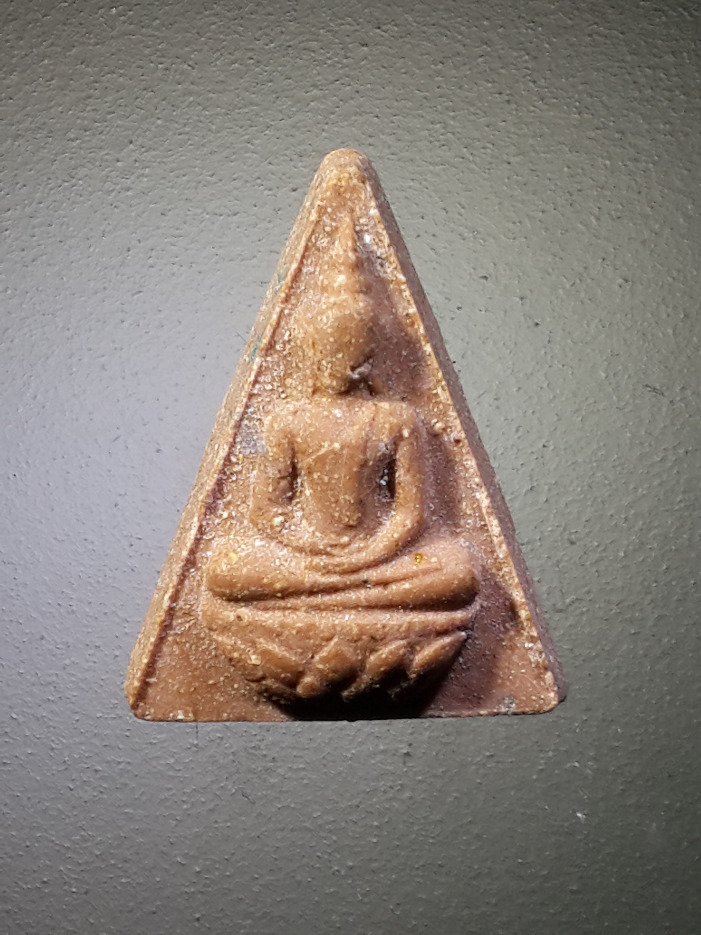 รหัสสินค้า พระมีกล่อง 396 พระกำลังแผ่นดิน เนื้อผง พิมพ์เล็ก ที่ระลึกโครงการ 72 ล้านหยด ทดแทนพระคุณแม่ กองทัพบกจัดสร้าง