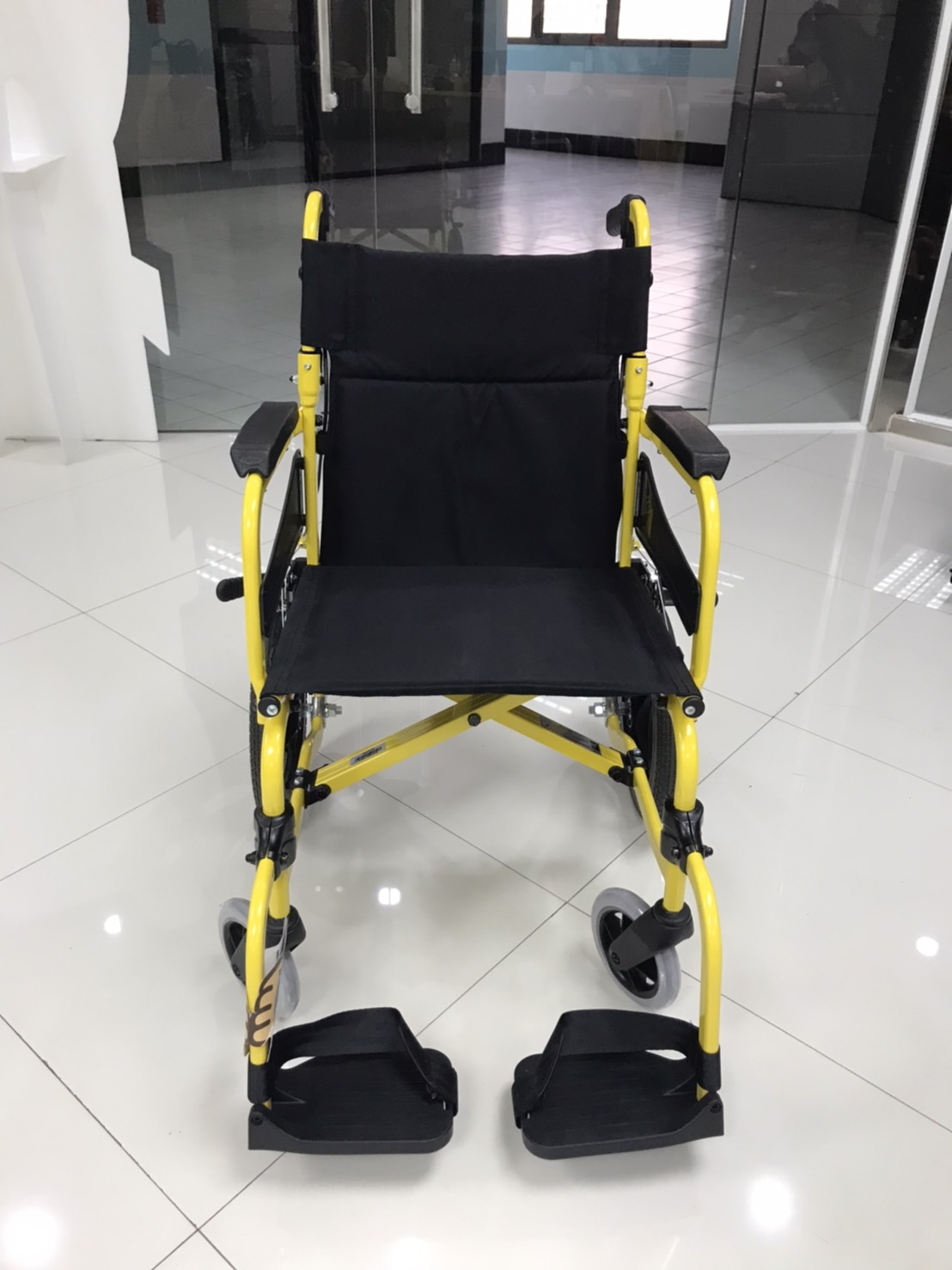 รถเข็นอลูมินัมอัลลอยด์โซม่า SOMA 215 (SM-250.5) (WheelChair SOMA 215 (SM-250.5) น้ำหนักเบา พกพาสะดวก กะทัดรัด ของแท้ รับประกันศูนย์ไทย 1 ปี