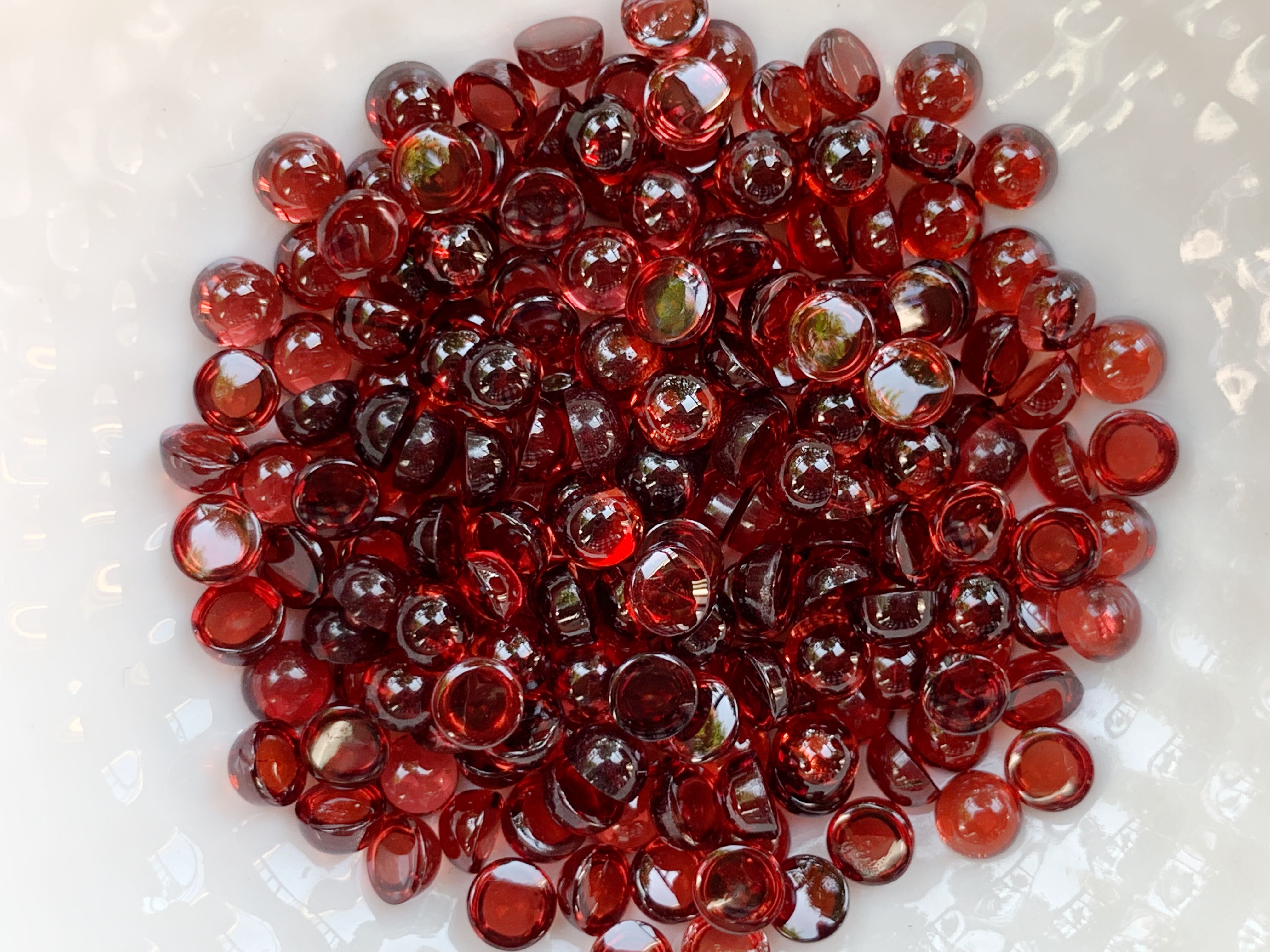 โกเมนกลมหลังเบี้ย 4.0 มม. 10 กะรัต