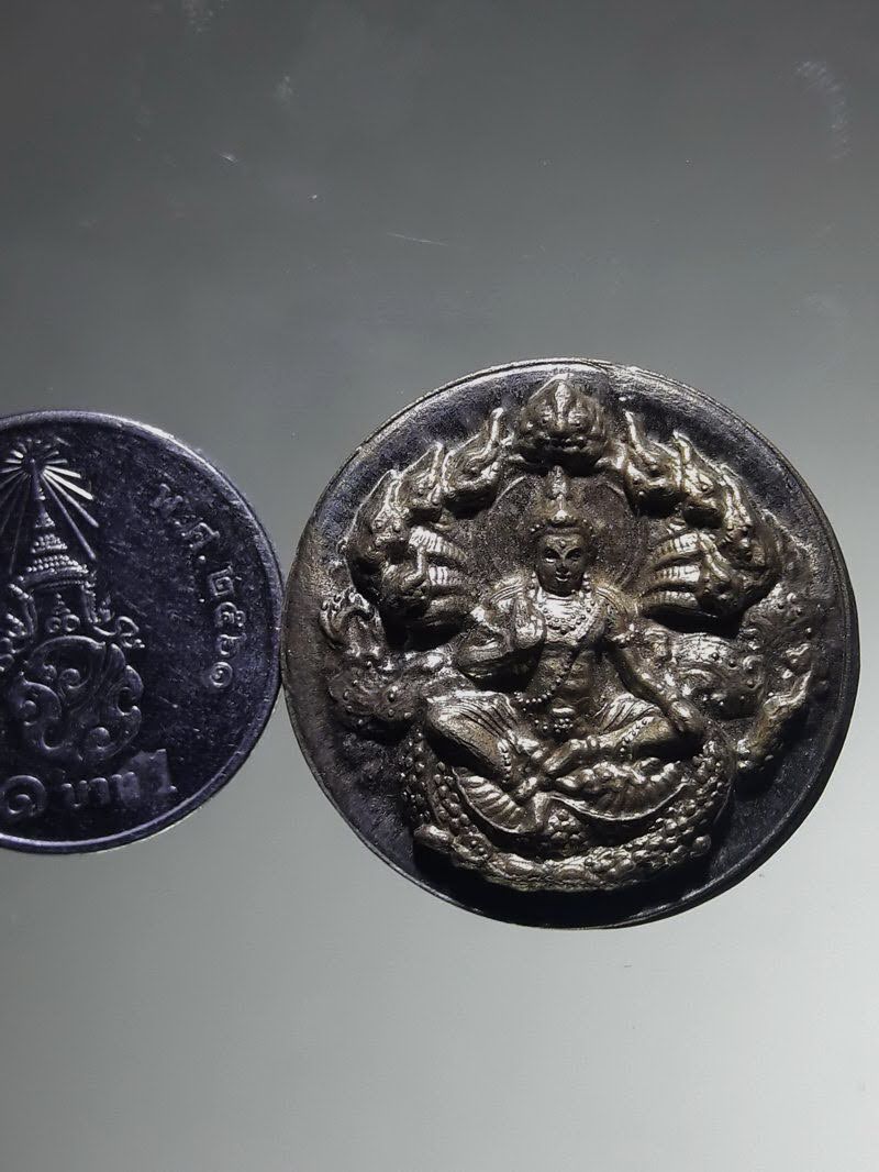 Antig FB 12857 เหรียญกลมเล็ก พระเทวราชโพธิสัตว์จตุคามรามเทพ หลังปิดตาพังพระกาฬ รุ่นอัครมหาเศรษฐี ตอกโค๊ต ด้านหลัง หายากครับรุ่นนี้