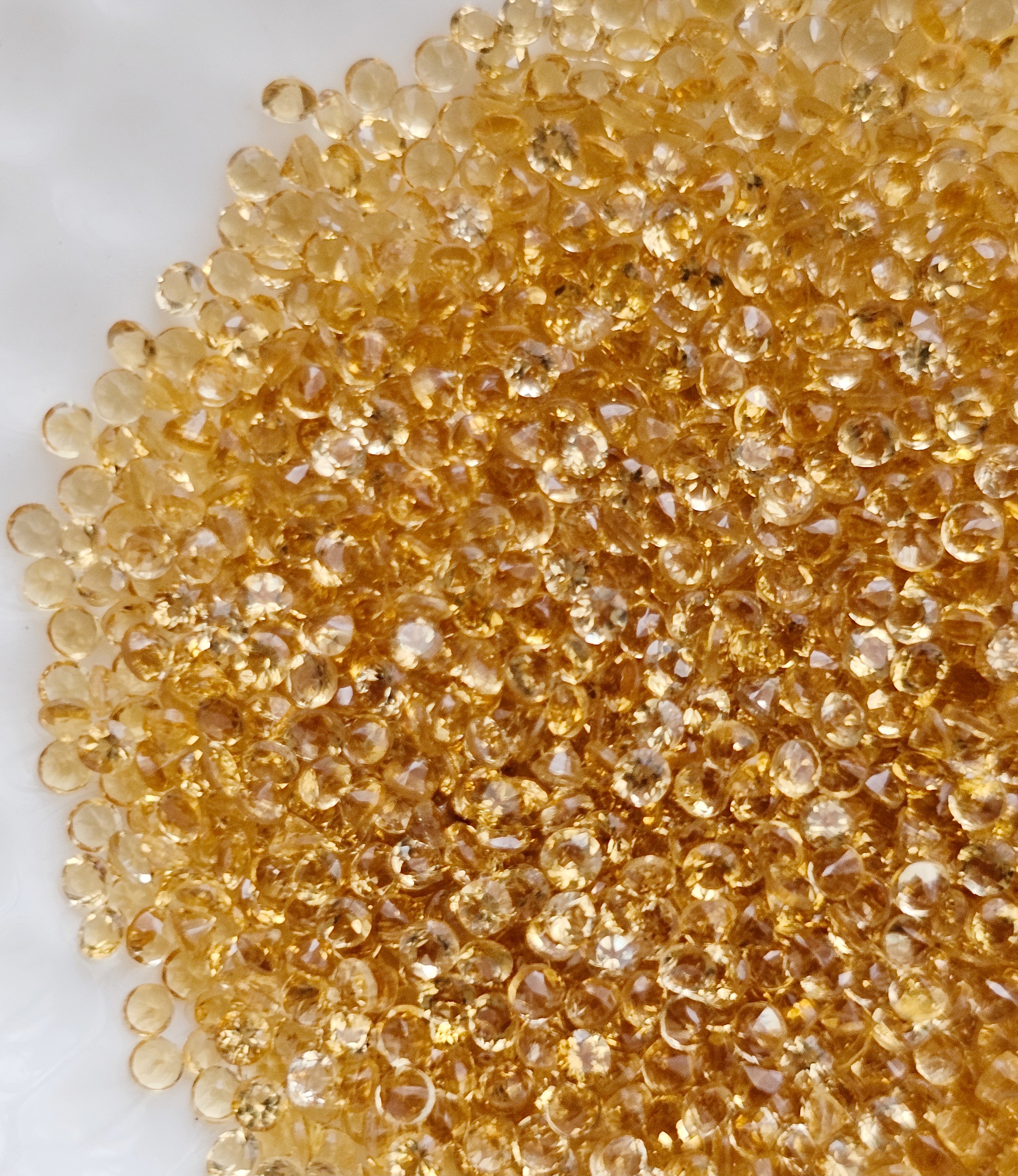 ซิทรินกลมเจียรเหลี่ยม 1.5mm. 1 กะรัต