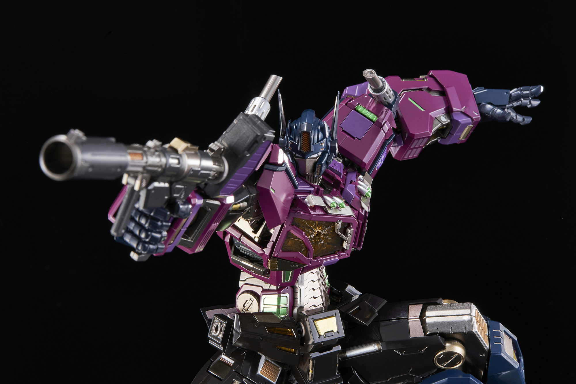 เปิดรับPreorder มัดจำ2500 บาท [Kuro Kara Kuri] Shattered Glass Optimus Prime โมสำเร็จ