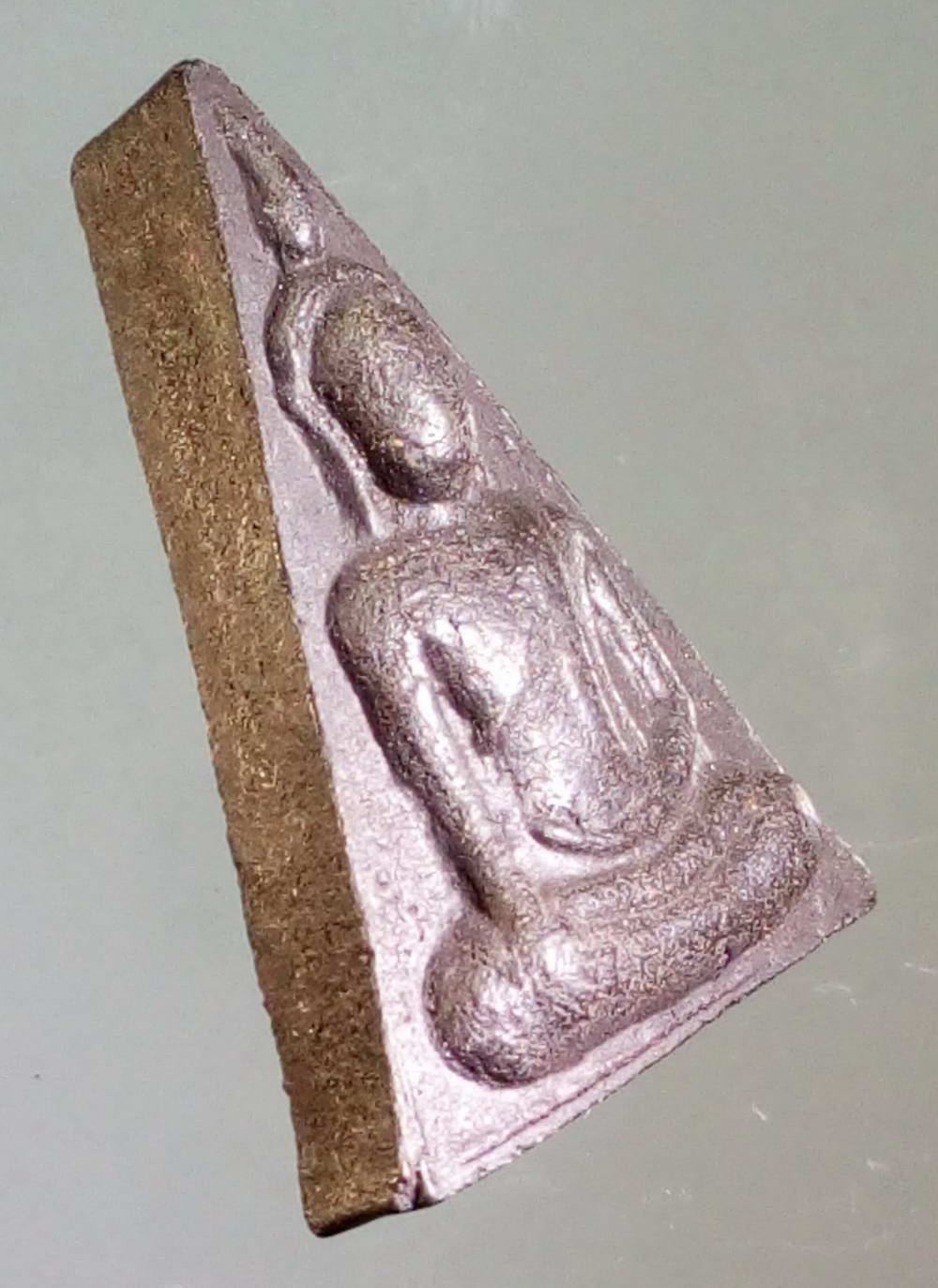 รหัสสินค้า พระไม่ทราบที่ 200 พระนางพญาเนื้อผง หลังยันต์ห้าแถว ด้านล่างมีชื่อย่อวัด ว.ธ. ไม่ทราบที่