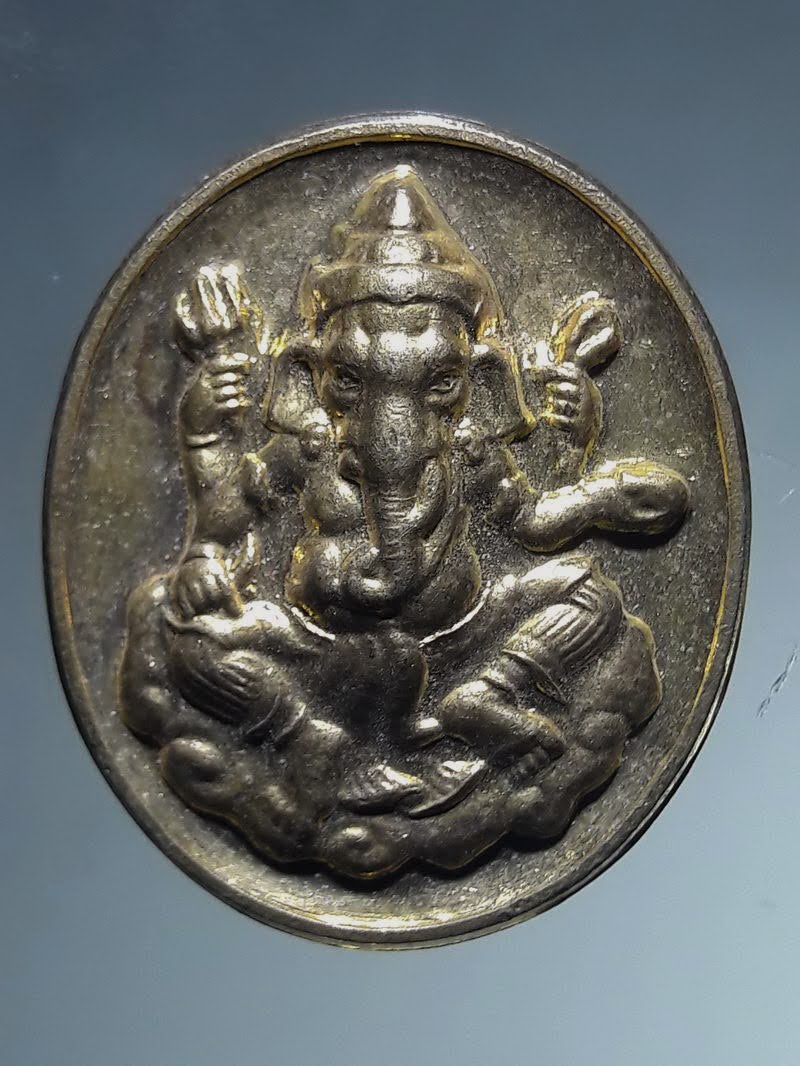 Antig FB 12851 เหรียญทองฝาบาตร พระพิฆเณศวรเทพเจ้าแห่งความสำเร็จ วัดกาญจนบริรักษ์ โคกแค อำเภอห้วยยอด จังหวัดตรัง ตอกโค๊ตด้านหลัง