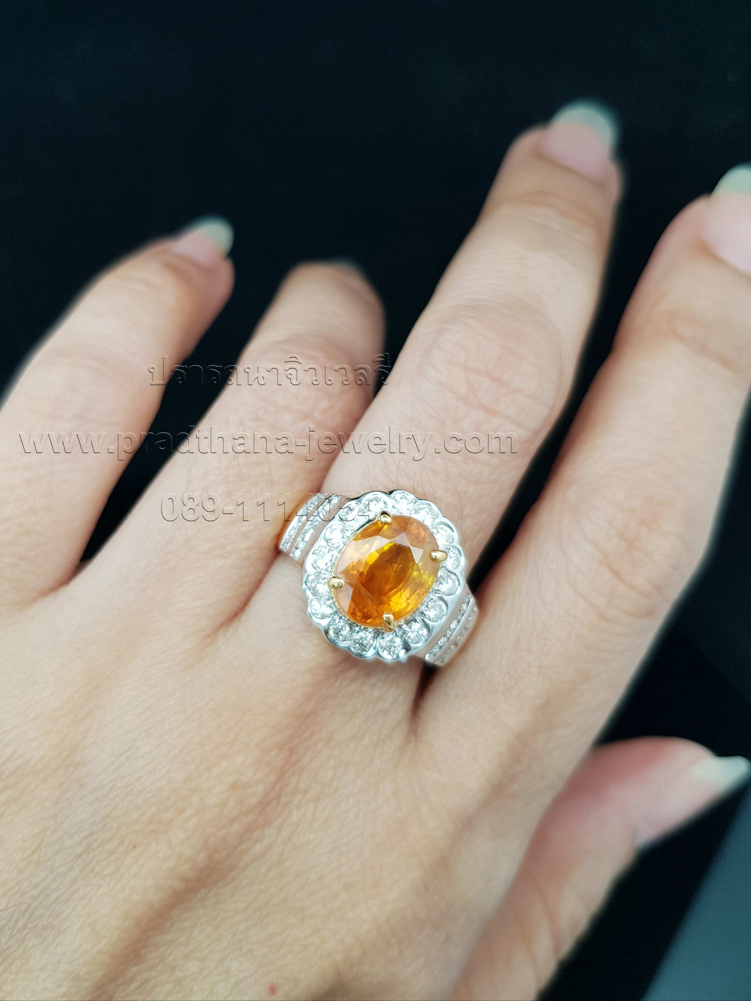 แหวนบุษราคัมประดับเพชร