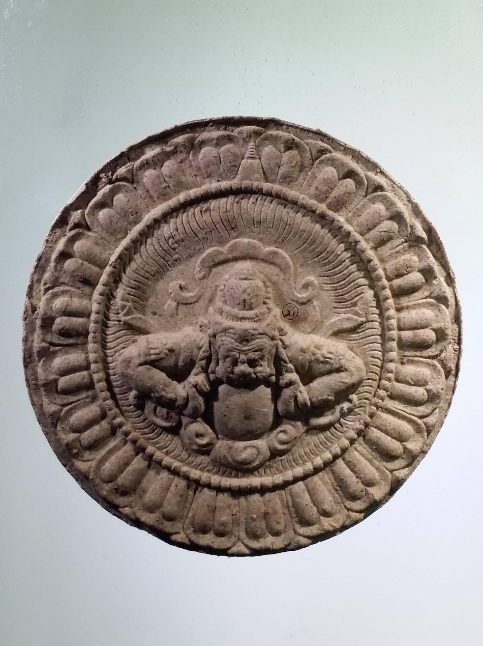 รหัสสินค้า จตุคามรามเทพ 733 พระเทวราชโพธิสัตว์จตุคามรามเทพ รุ่นมหาปาฏิหาริย์มั่งมีทรัพย์ เนื้อว่านผสมผงธูป กล่องแปดเหลี่ยม