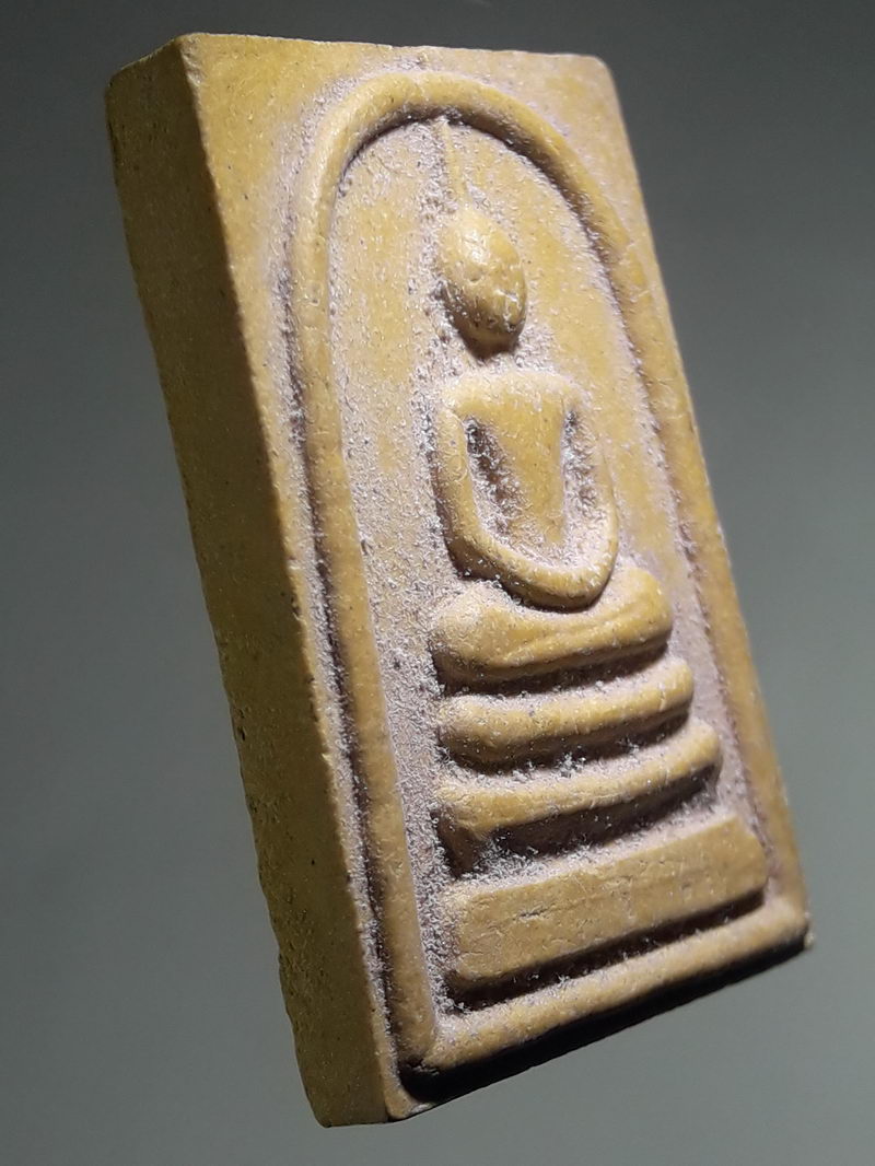 รหัสสินค้า พระเนื้อดิน ผง ว่าน 10502 พระสมเด็จเนื้อผง พิมพ์เกศทะลุซุ้ม หลังรูปเหมือนหลวงปู่แสวง วัดโพธิ์แดน จังหวัดพิจิตร รุ่นมหาเศรษฐีบางมูลนาก สร้างปี 2564