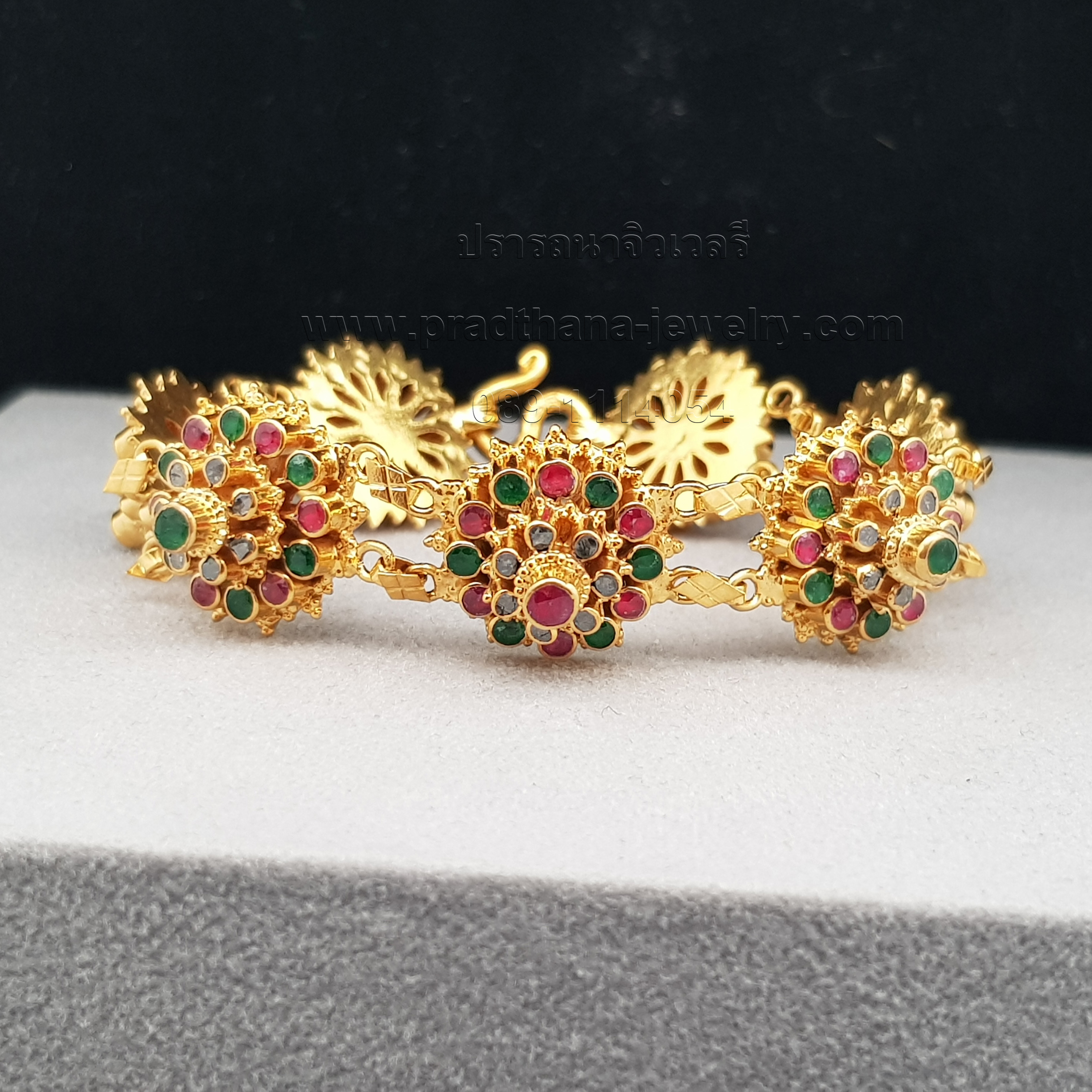 สร้อยข้อมือฉัตรสามสีรอบเส้น