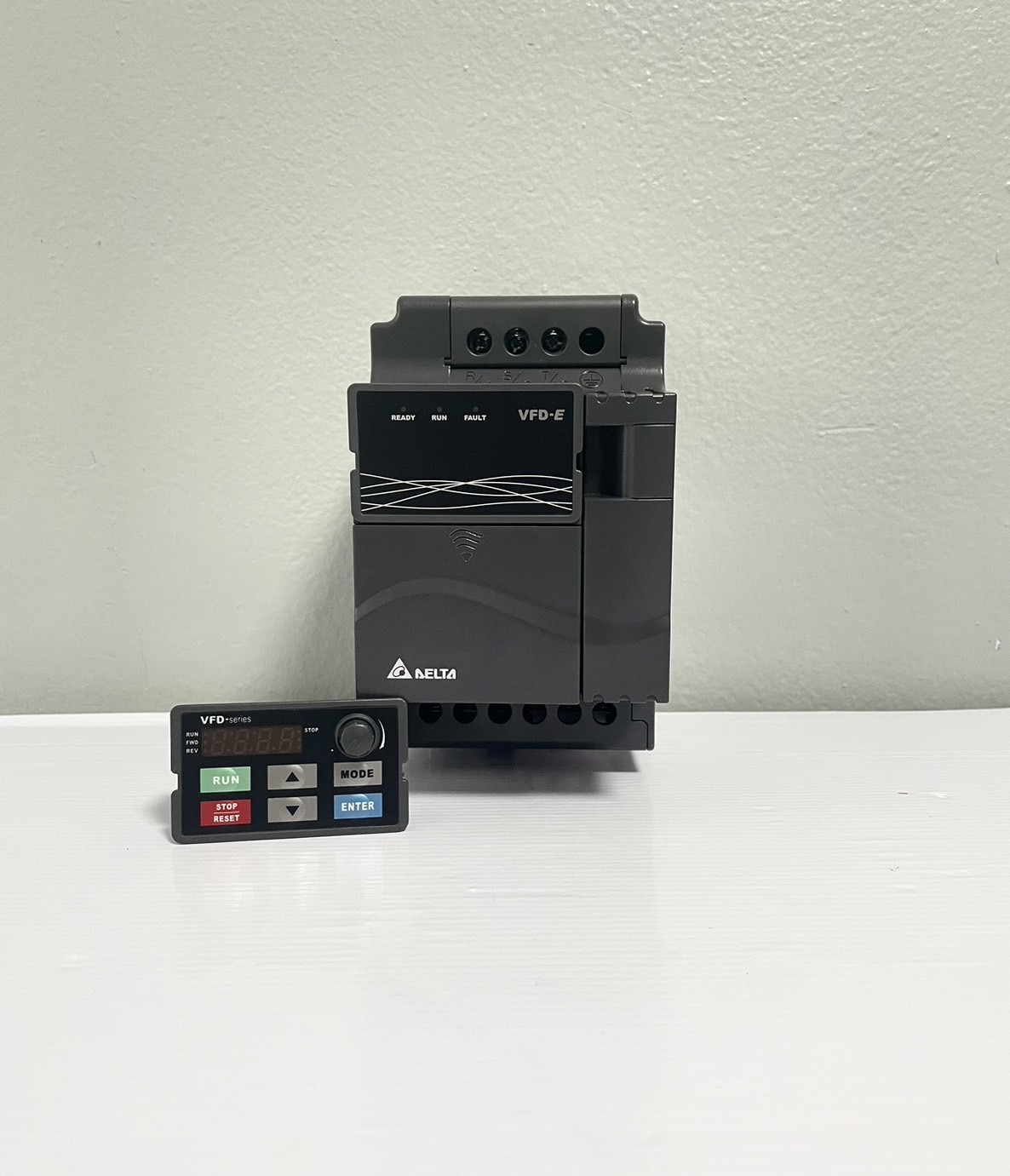 Delta Inverter VFD022E43A 3HP 2.2kW (Input 380V 3-Phase Output 380V 3-Phase )