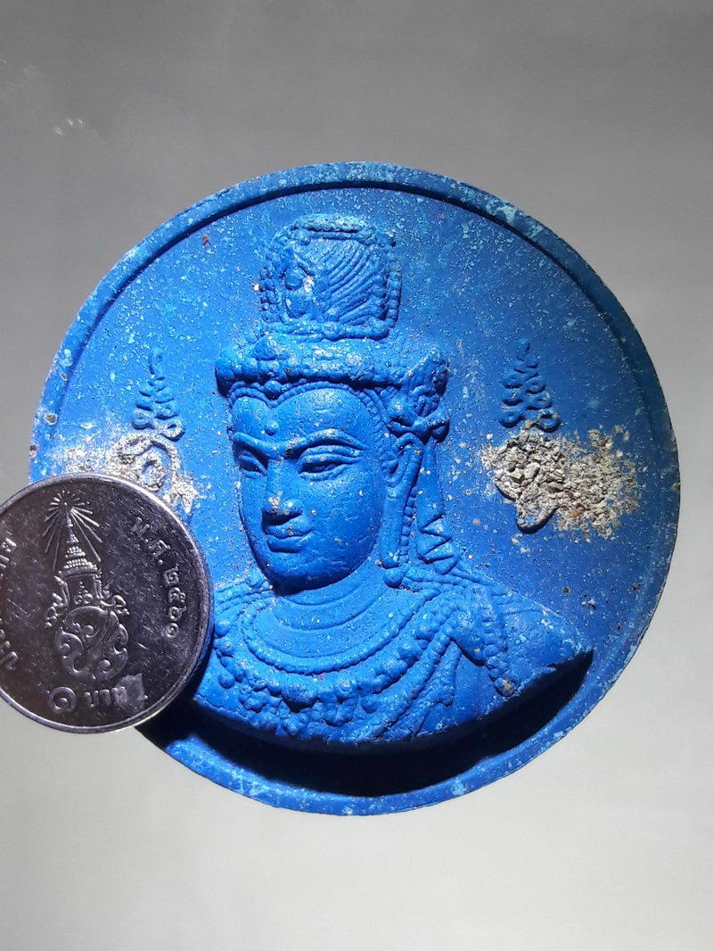 รหัสสินค้า พระเนื้อดิน ผง ว่าน 10251 พระเทวราชโพธิสัตว์จตุคามรามเทพ หลังพญาราหู เนื้อว่านฟ้า โรยแร่ พิมพ์ใหญ่ ขนาดเทียบกับเหรียญบาท ไม่ทราบรุ่น ไม่มีกล่องครับ