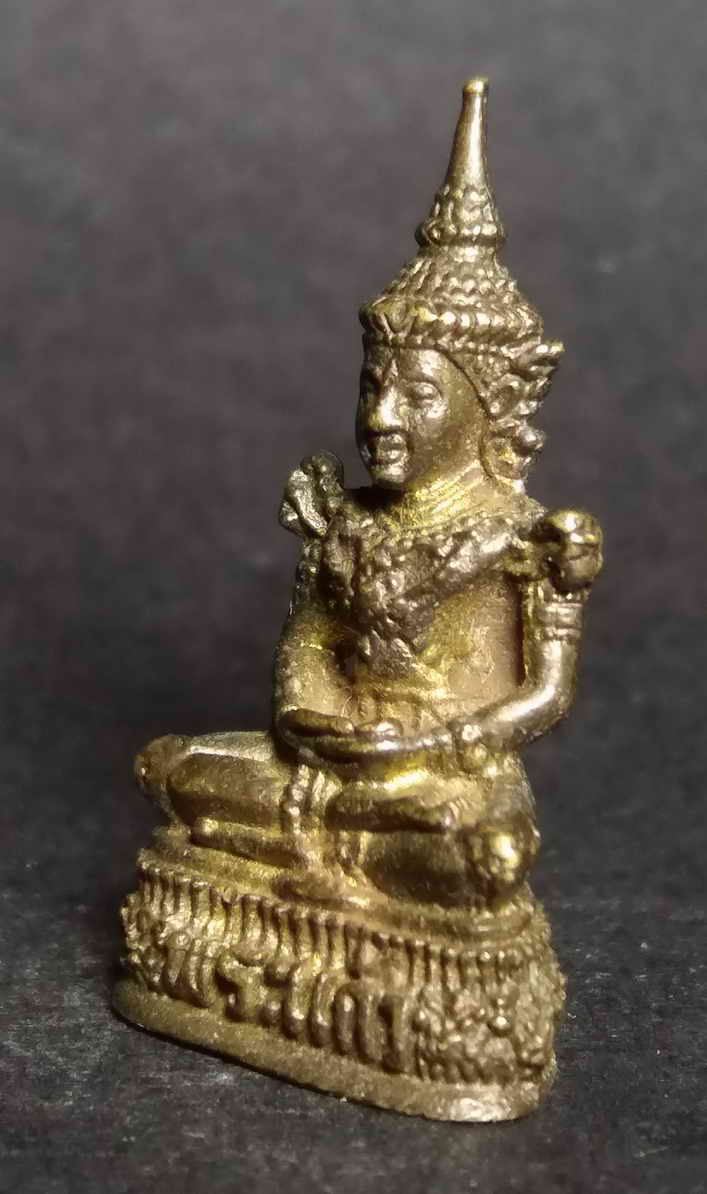 รหัสสินค้า พระกริ่ง พระหล่อ 027 รูปหล่อพระแก้วมรกต ด้านหลังมีอักษรย่อ ว.ส.ร. เนื้อทองผสมไม่ทราบที่ พระรายการนี้ให้เช่าบูชาแล้ว