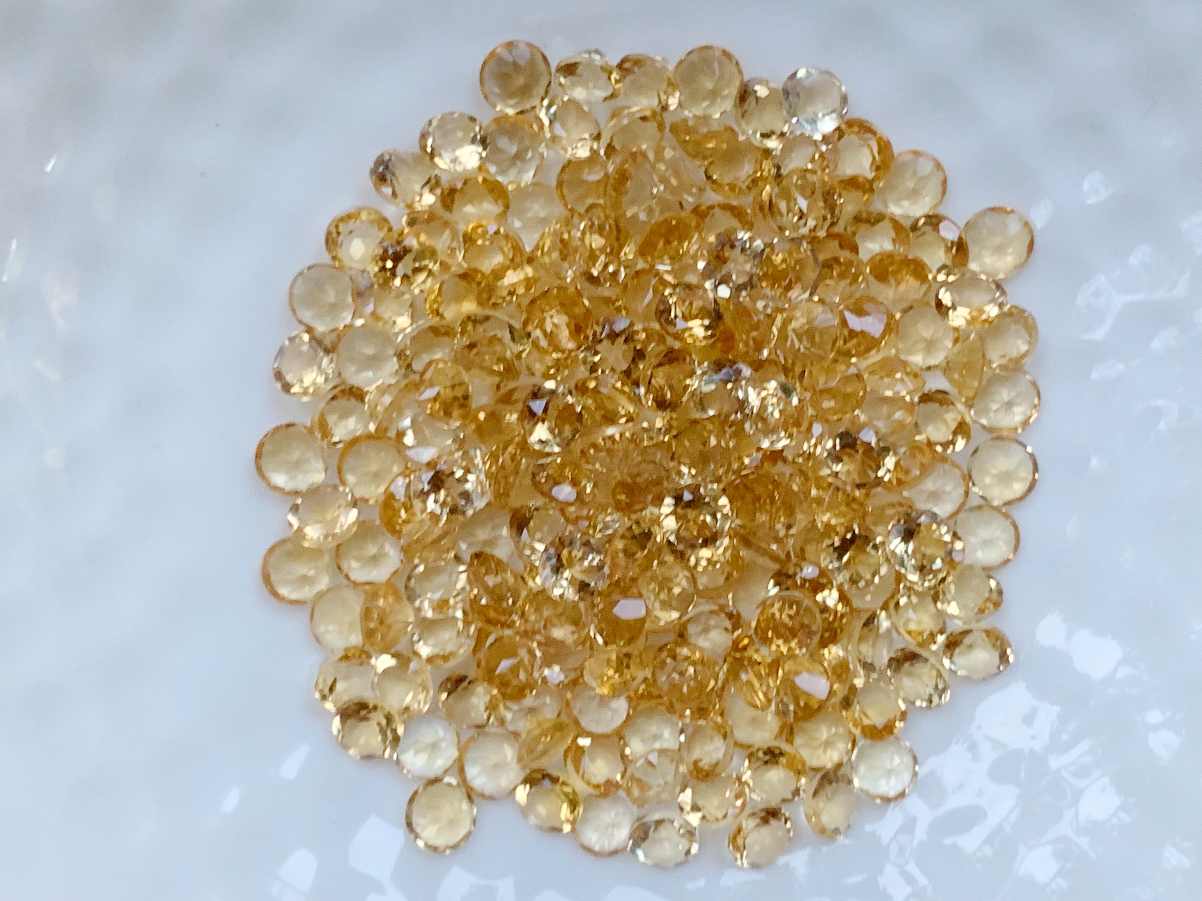 ซิทรินอ่อนกลม 3.0 มม. 5 กะรัต