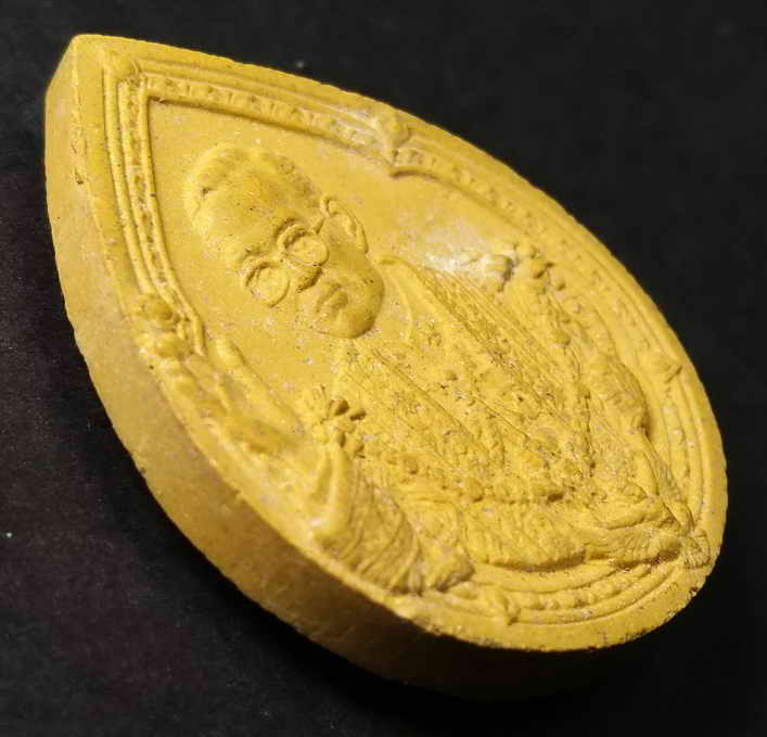 รหัสสินค้า พระมหากษัตริย์ และบุคคลสำคัญ 001 พระบรมสาทิสลักษณ์เนื้อผง ในหลวงรัชกาลที่ 9 รุ่นเรารักพระเจ้าอยู่หัว ที่ระลึกฉลองสิริราชสมบัติครบ 60 ปี สร้างปี 2549