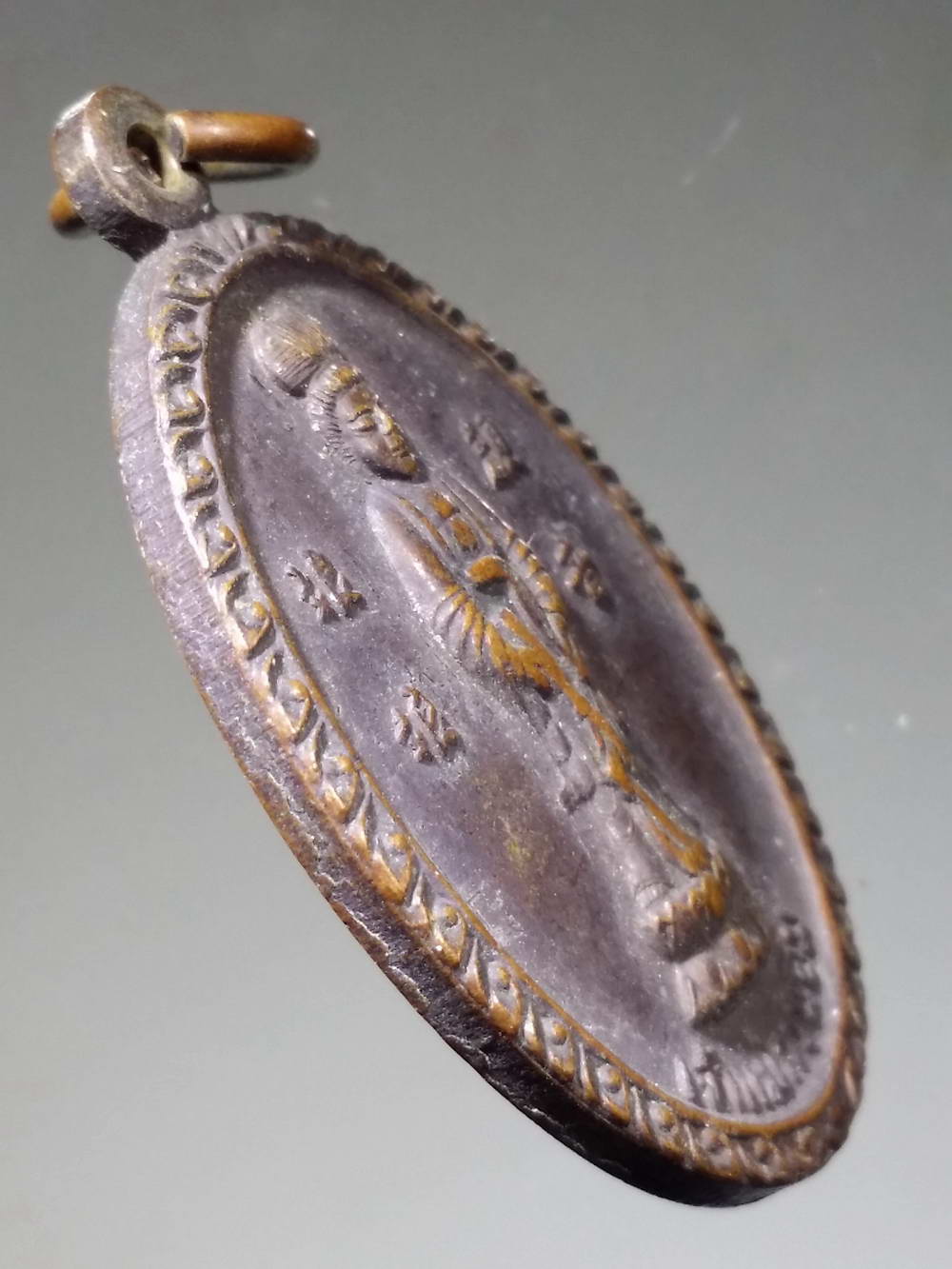 รหัสสินค้า เทพจีน - เทพฮินดู 046 เหรียญเจ้าแม่กวนอิม หลังพระพุทธบาทวัดเขาวงพระจันทร์ สร้างปี 2522