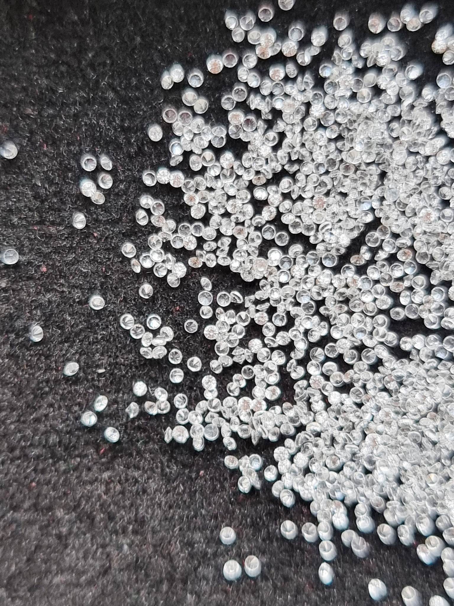 เพทายขาวกลมเจียรเหลี่ยม Size 0.8 มม. 1 กะรัต