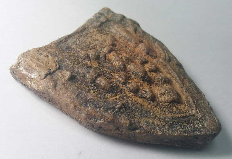 รหัสสินค้า พระกรุ 031 พระนารายณ์ทรงปืน พิมพ์เล็ก เนื้อดิน กรุวัดพระศรีรัตนมหาธาตุ จ.ลพบุรี