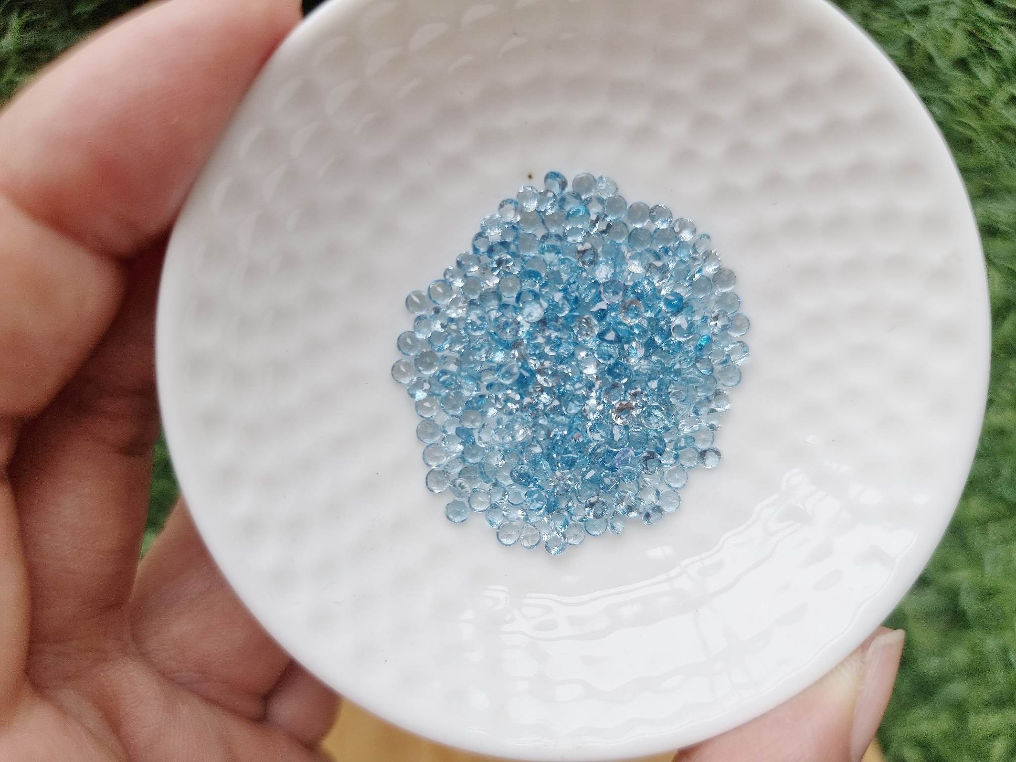 พลอยอความารีนกลมเจียรเหลี่ยม 2.5 mm. 1 กะรัต