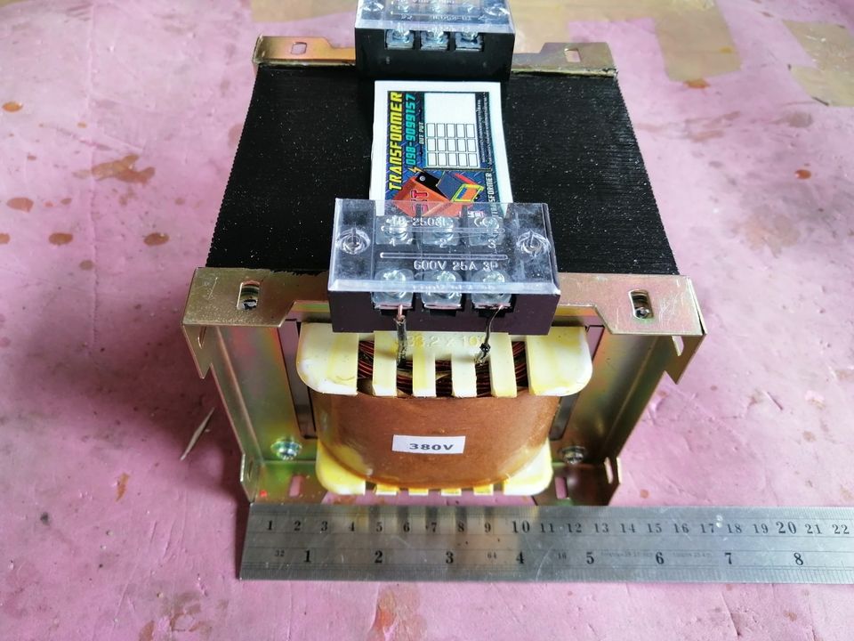 หม้อแปลง 380 To 220V 750VA
