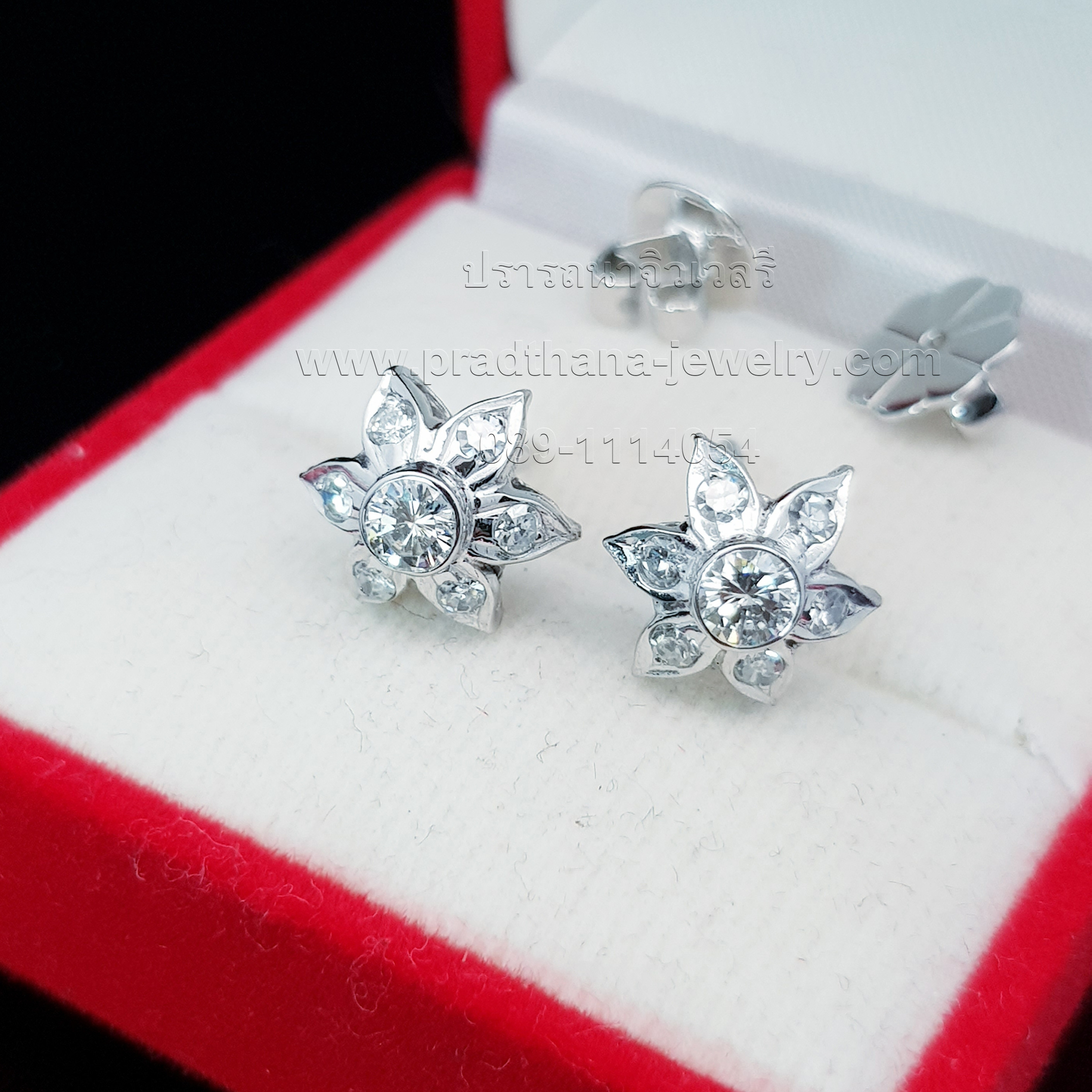 ต่างหูดอกไม้เพชร