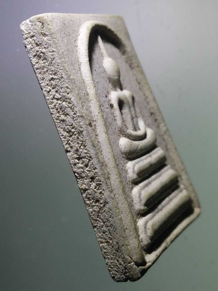 รหัสสินค้า พระไม่ทราบที่ 557 พระสมเด็จเนื้อผง หลังตราสัญลักษณ์ ไม่ทราบที่