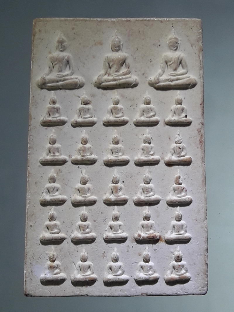 รหัสสินค้า พระเนื้อดิน ผง ว่าน 10425 พระพุทธเจ้า 28 พระองค์ หลังยันต์เกราะเพชร วัดป่าพรหมยาน สร้างปี 2555