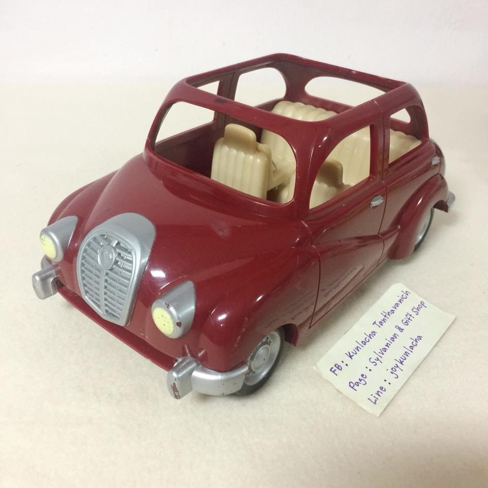 รถยนต์สำหรับครอบครัว พร้อมคาร์ซีท 1 อัน Family Saloon Car : Sylvanian Families