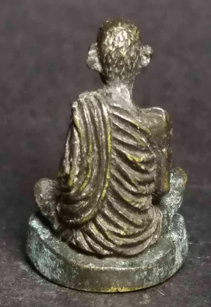 รหัสสินค้า พระกริ่ง พระหล่อ 042 รูปหล่อหลวงพ่อเคลือบ วัดหนองกระดี่ จังหวัดอุทัยธานี สร้างปี 2529 พระรายการนี้ให้เช่าบูชาแล้ว