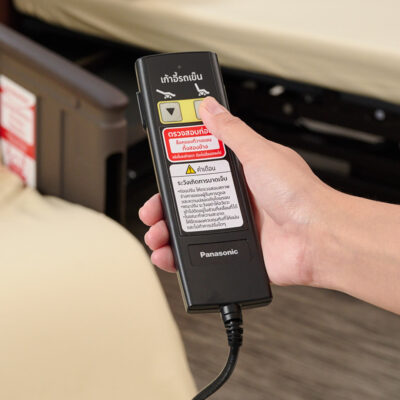 เตียงผู้ป่วย ปรับแยกเป็นรถเข็นไฟฟ้าได้ Robotic Care Bed รุ่น RESYONE PLUS จาก PANASONIC ญี่ปุ่น