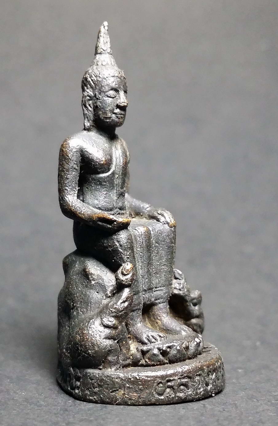 รหัสสินค้า พระกริ่ง พระหล่อ 456 รูปหล่อก้นถ้วย หลวงพ่อโต วัดป่าเลไลยก์ จังหวัดสุพรรณบุรี เนื้อนวโลหะ ไม่ทราบปีที่สร้าง พระรายการนี้ให้เช่าบูชาแล้ว