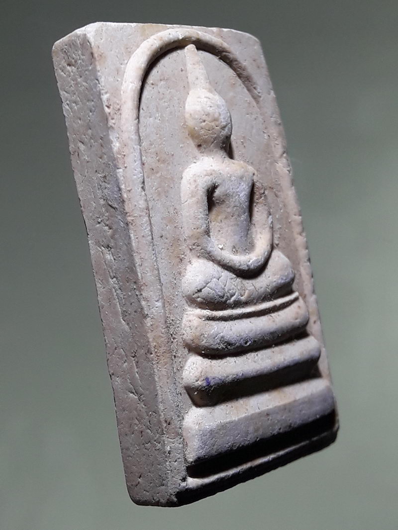 รหัสสินค้า พระสมเด็จ วัดต่างๆ 1316 พระสมเด็จเนื้อผง หลังปั๊มตรายาง รูปธรรมจักร วัดบางพลับ ตำบลบางพรม อำเภอบางคนฑี จังหวัดสมุทรสงคราม