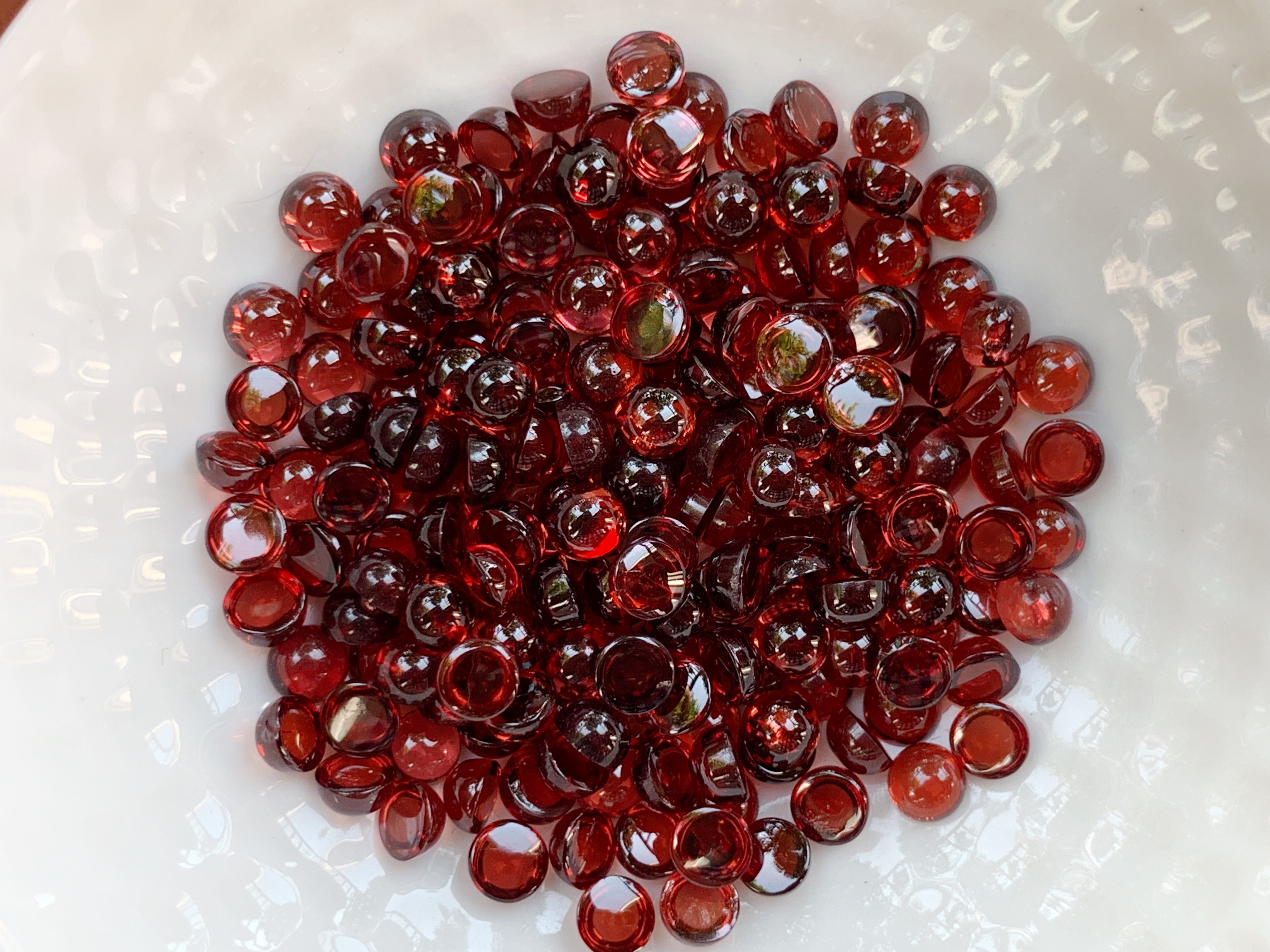 โกเมนกลมหลังเบี้ย 4.0 มม. 10 กะรัต