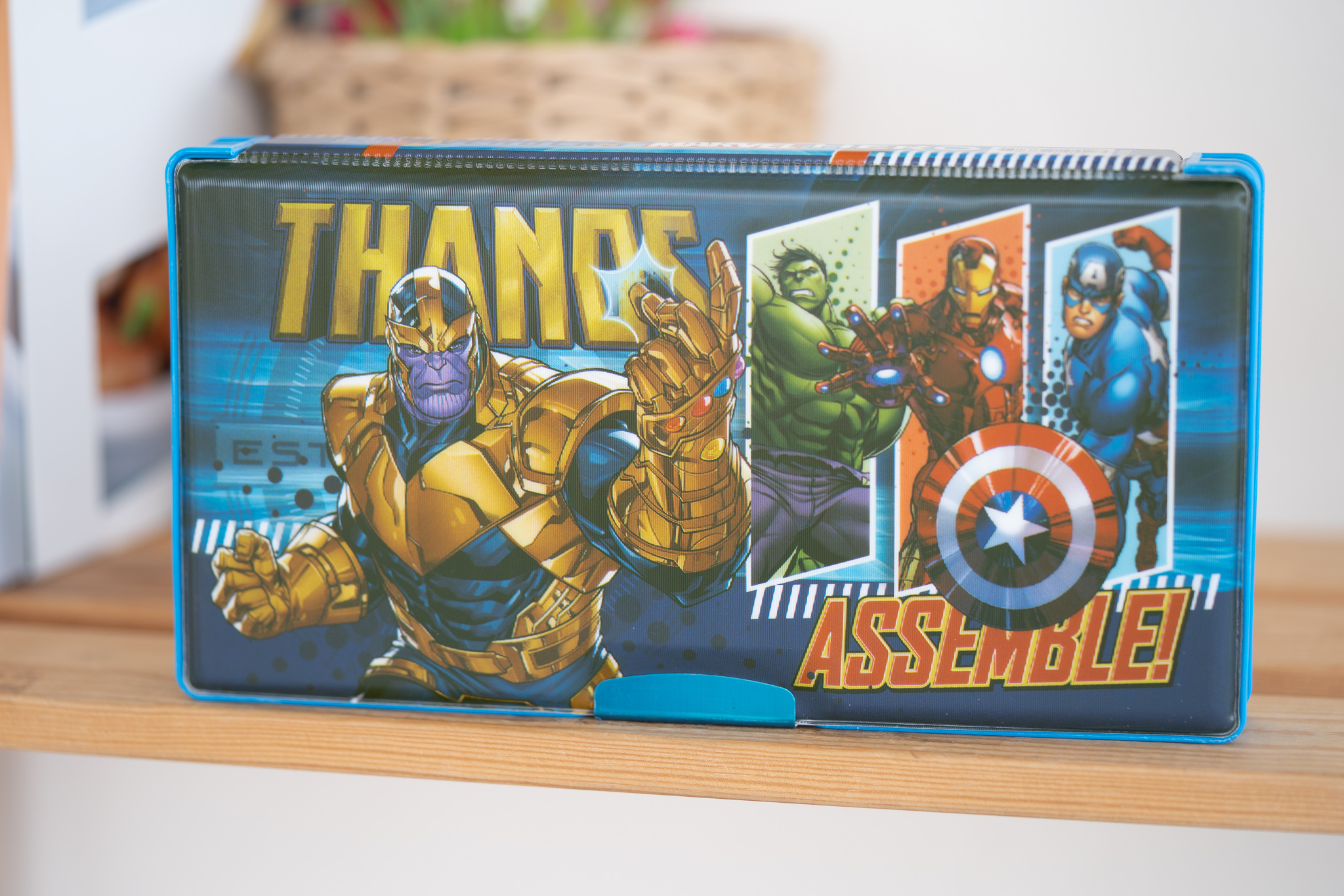 กล่องดินสอแม่เหล็กพร้อมชุดเครื่องเขียนลายอเวนเจอร์ส (Avengers) ลิขสิทธิ์แท้